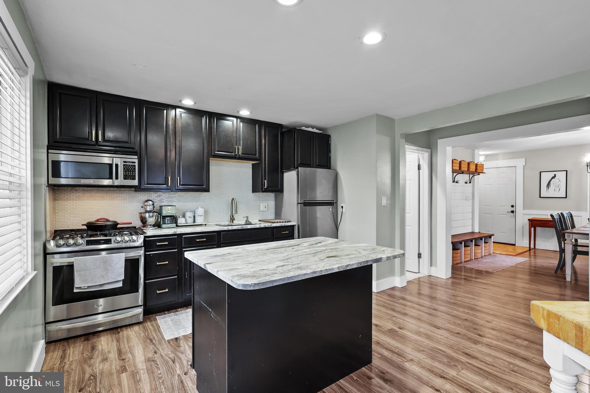 LAKE WALKER - Residential