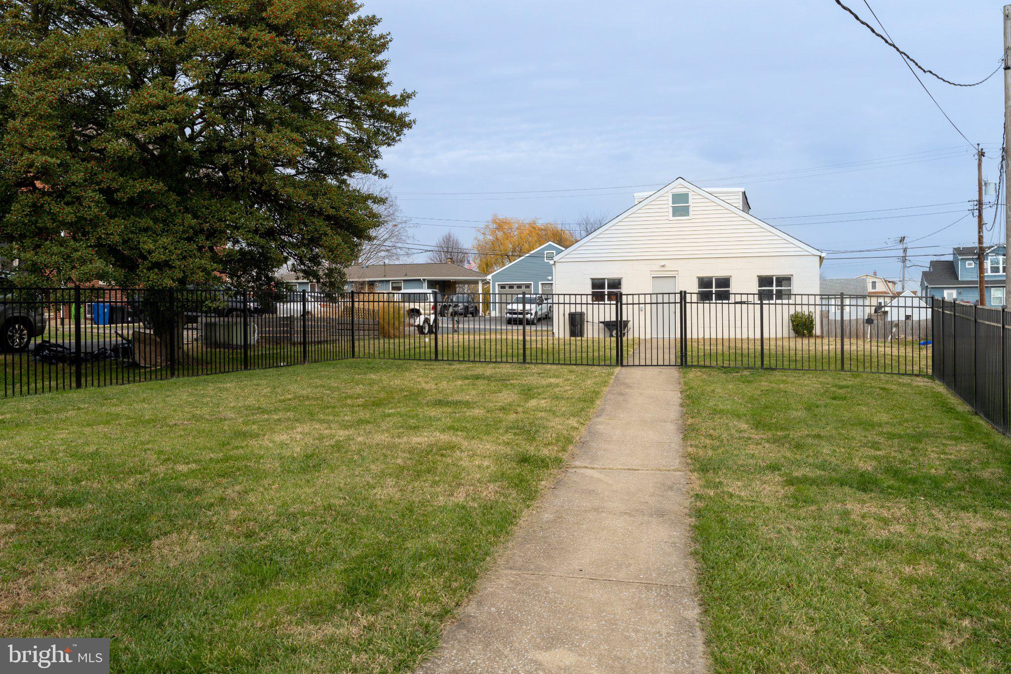 7609 IROQUOIS AVENUE