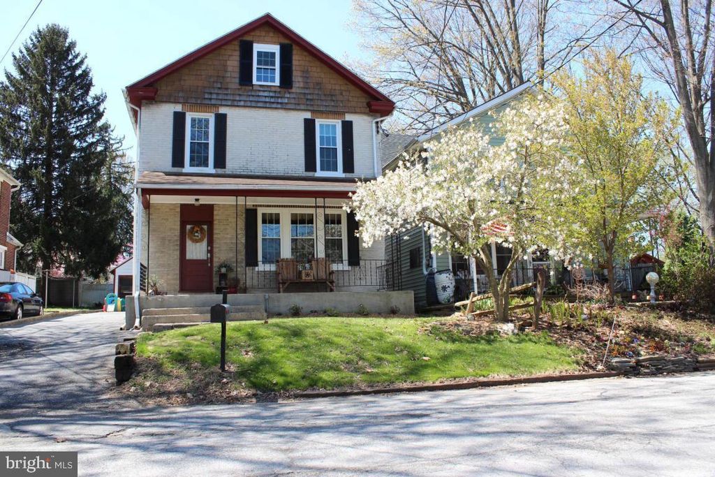 Photo of 14 Roselle Avenue, Lancaster, PA 17603 (MLS # PALA2048696)