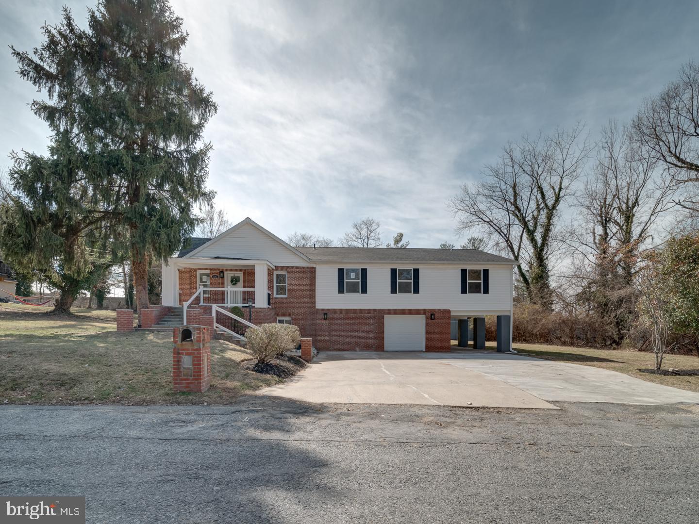 1501 PINE GROVE