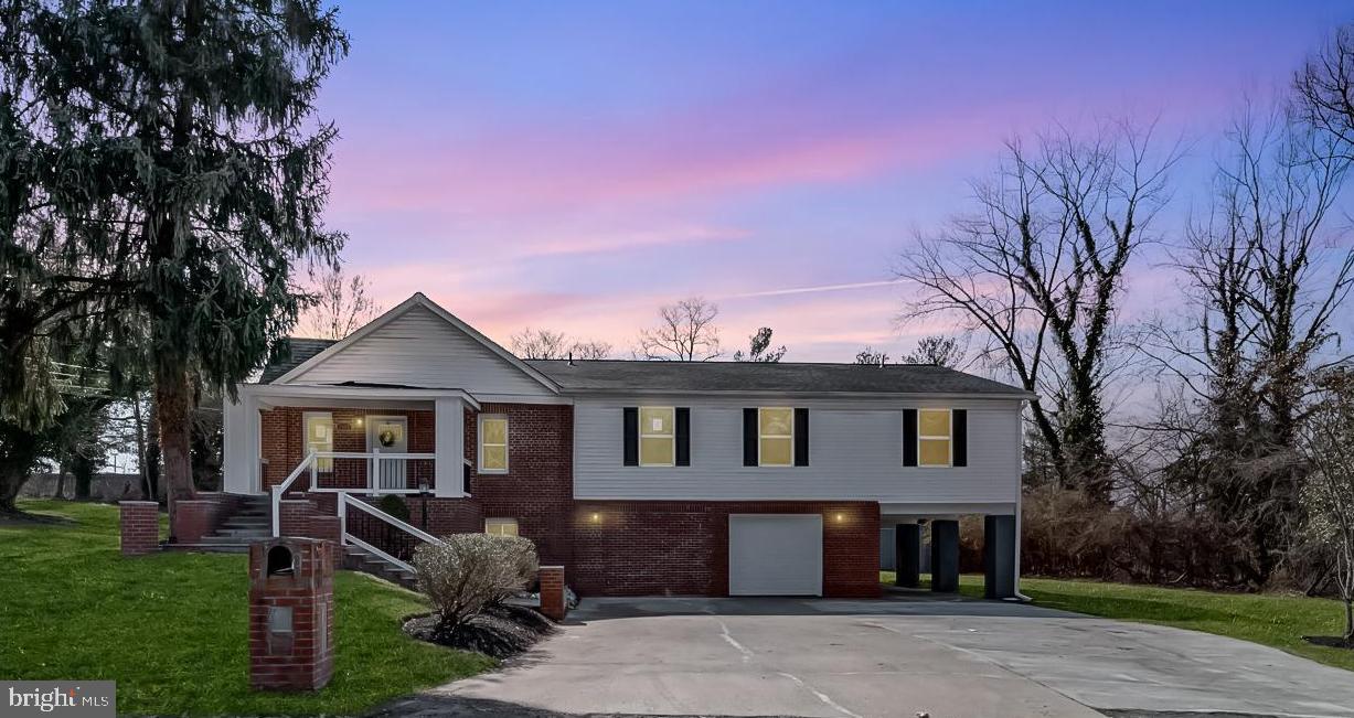 A Truly Unique & Stunning Renovation! This spacious, newly renovated single-family home is a rare find! Step inside to gleaming hardwood floors and fresh paint throughout, creating a bright and inviting atmosphere tailored to your lifestyle. The open-concept kitchen and dining area shine with brand-new stainless steel appliances, gorgeous quartz countertops, and a large island—perfect for hosting and everyday living. The main-level master ensuite offers the perfect blend of luxury and convenience, while tall vaulted ceilings elevate the home’s grand appeal. The fully finished walkout basement features newly installed LVP flooring, a cozy fireplace, two dens, full bathroom, large rec room, and a kitchenette/wet bar—ideal for entertaining or guest accommodations. Step outside to an expansive outdoor retreat featuring both open and covered spaces, perfect for year-round enjoyment.
