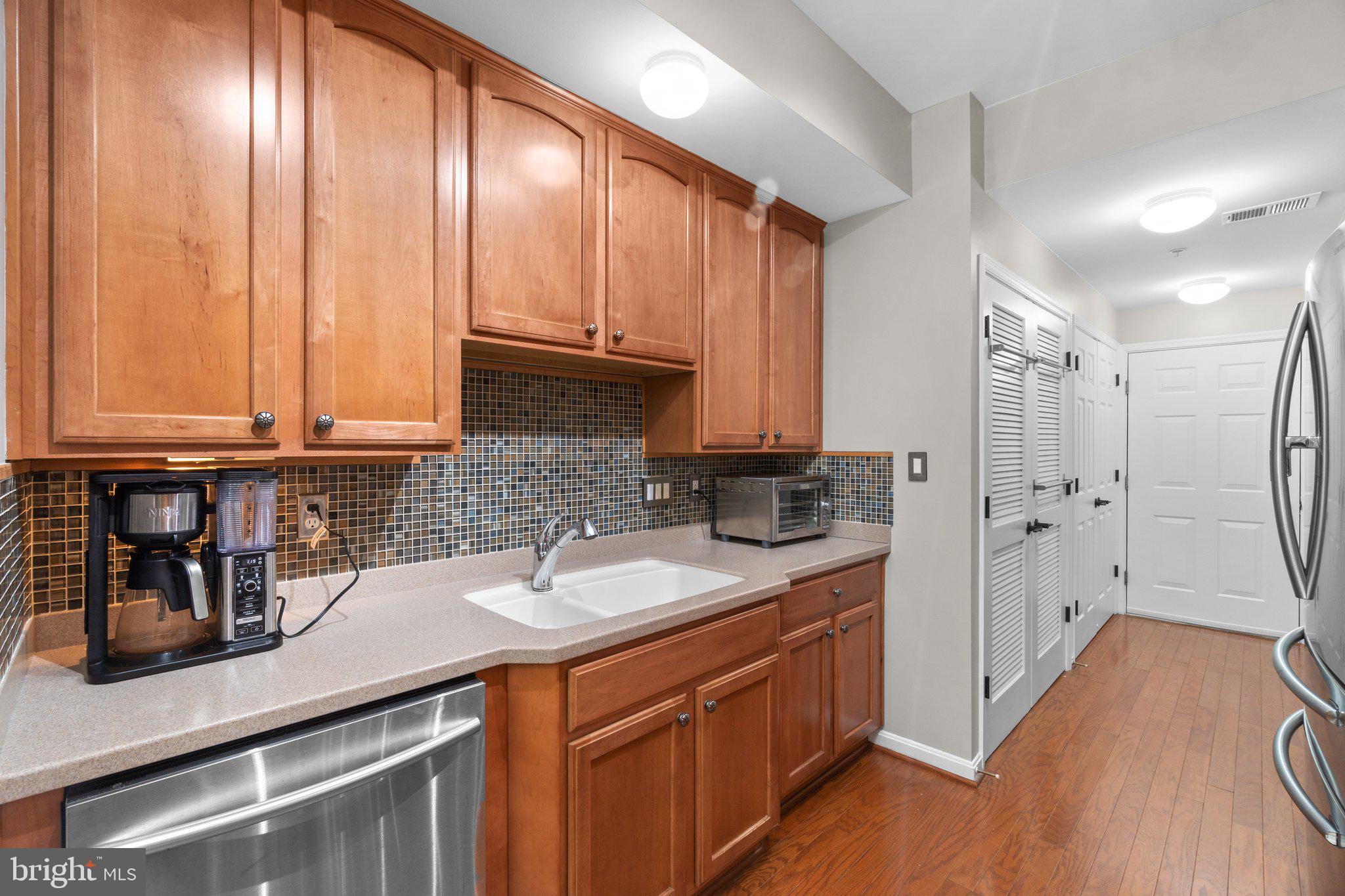 CHATSWORTH VILLAGE CONDO - Residential