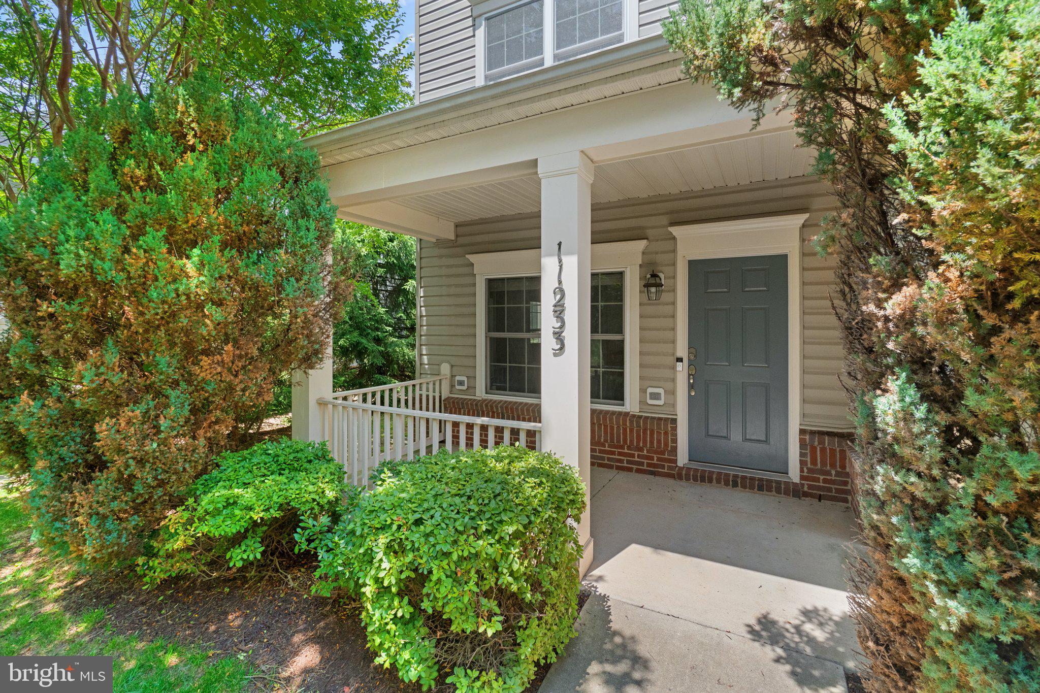 CHATSWORTH VILLAGE CONDO - Residential