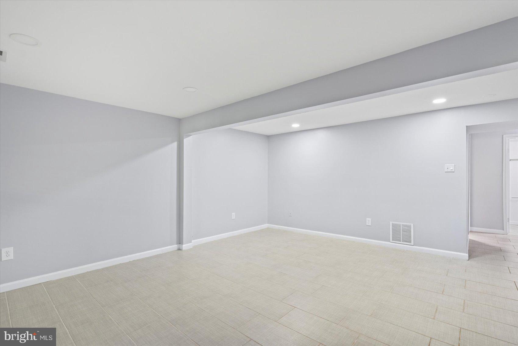 OAKMONT - Residential Lease