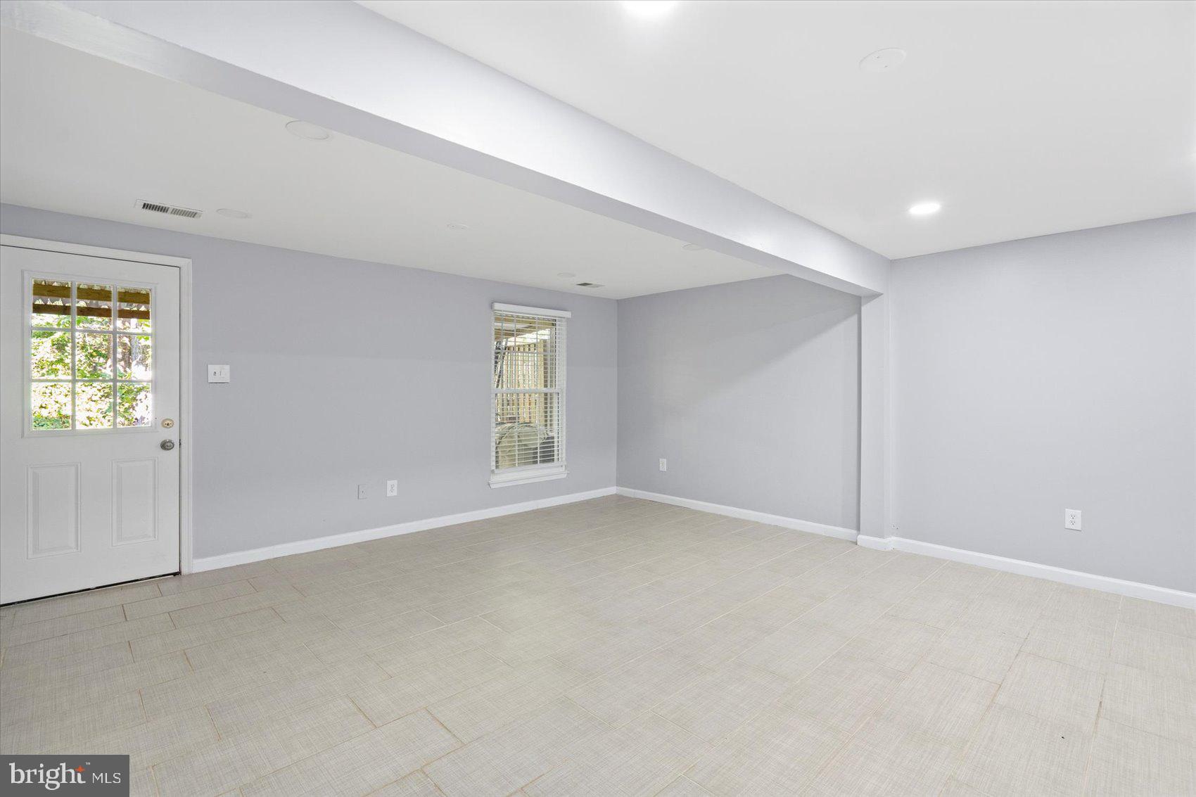 OAKMONT - Residential Lease