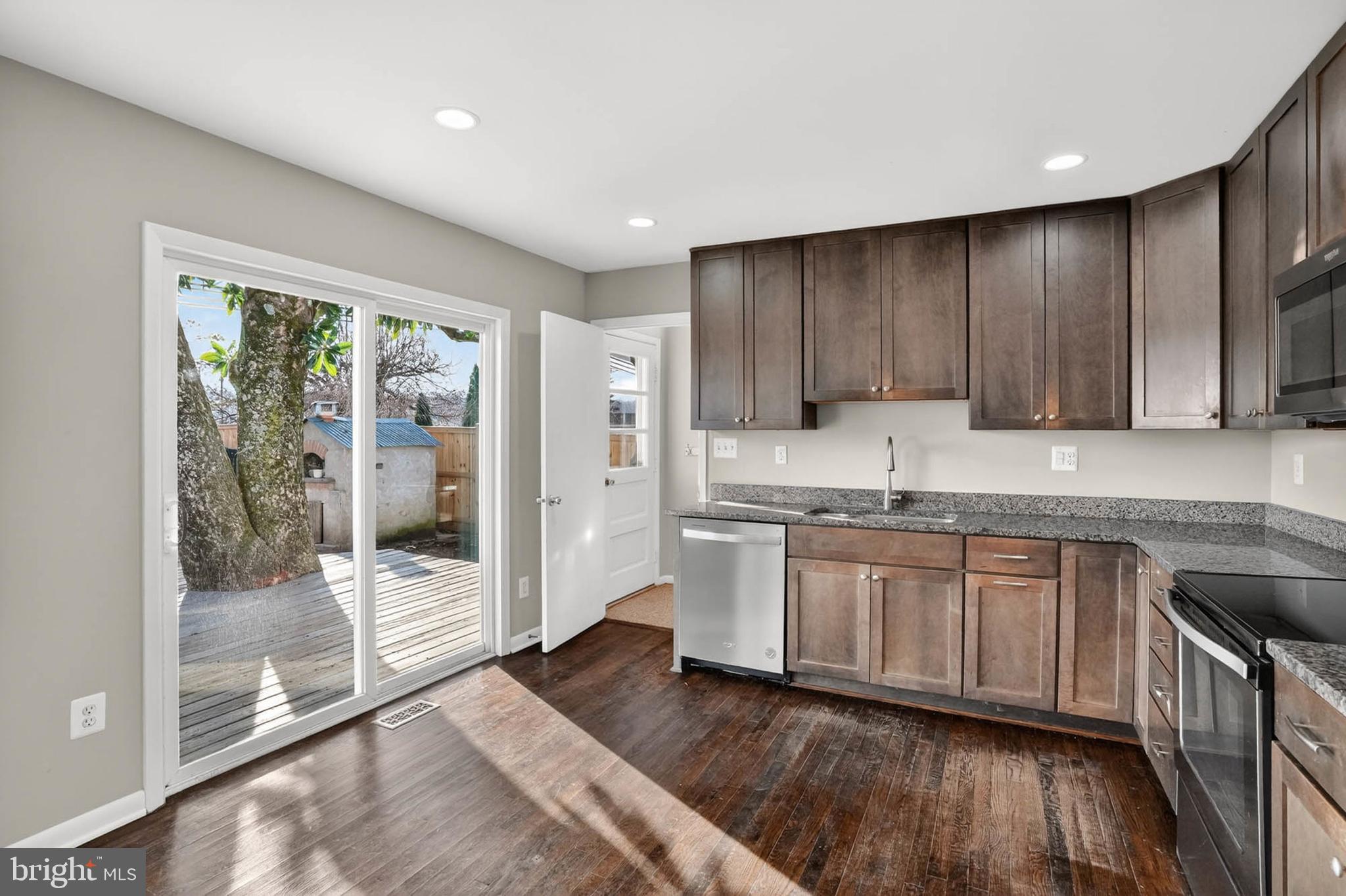 CAMPUS GREEN - Residential Lease