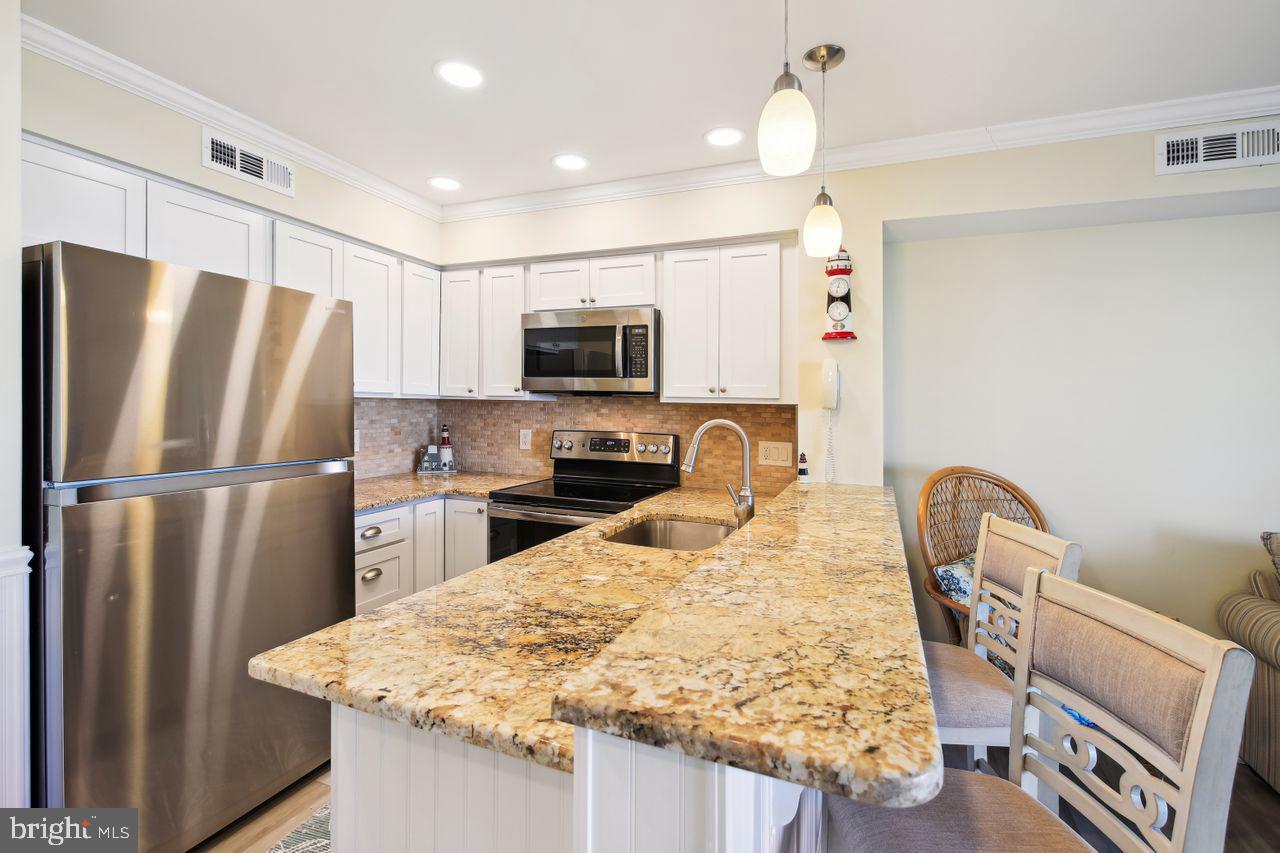 HIDDEN HARBOR - Residential