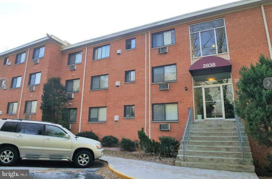 Location, Location !! close to DC, major highway *** 
Nice starter home at sought-after location.  
Also geat as investment for passive  rental income.  Low condo fee $500 including All utilities.
A must-see.  Serious buyers are welcome to contact the seller directly,
//
Laminated Floors installed in entire unit ** 2 bedroom and Den with closet* 1 bath with double size Balcony facing to sunny, 2 assigned park spaces.  / Bright Sun filled condo** Heating Fuel : Natural Gas**///



Please contact owner for showing and presenting offer. ///