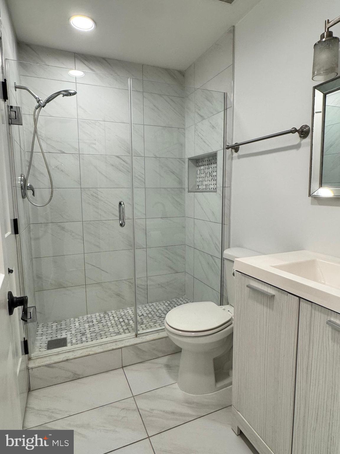 FARMINGDALE - Residential