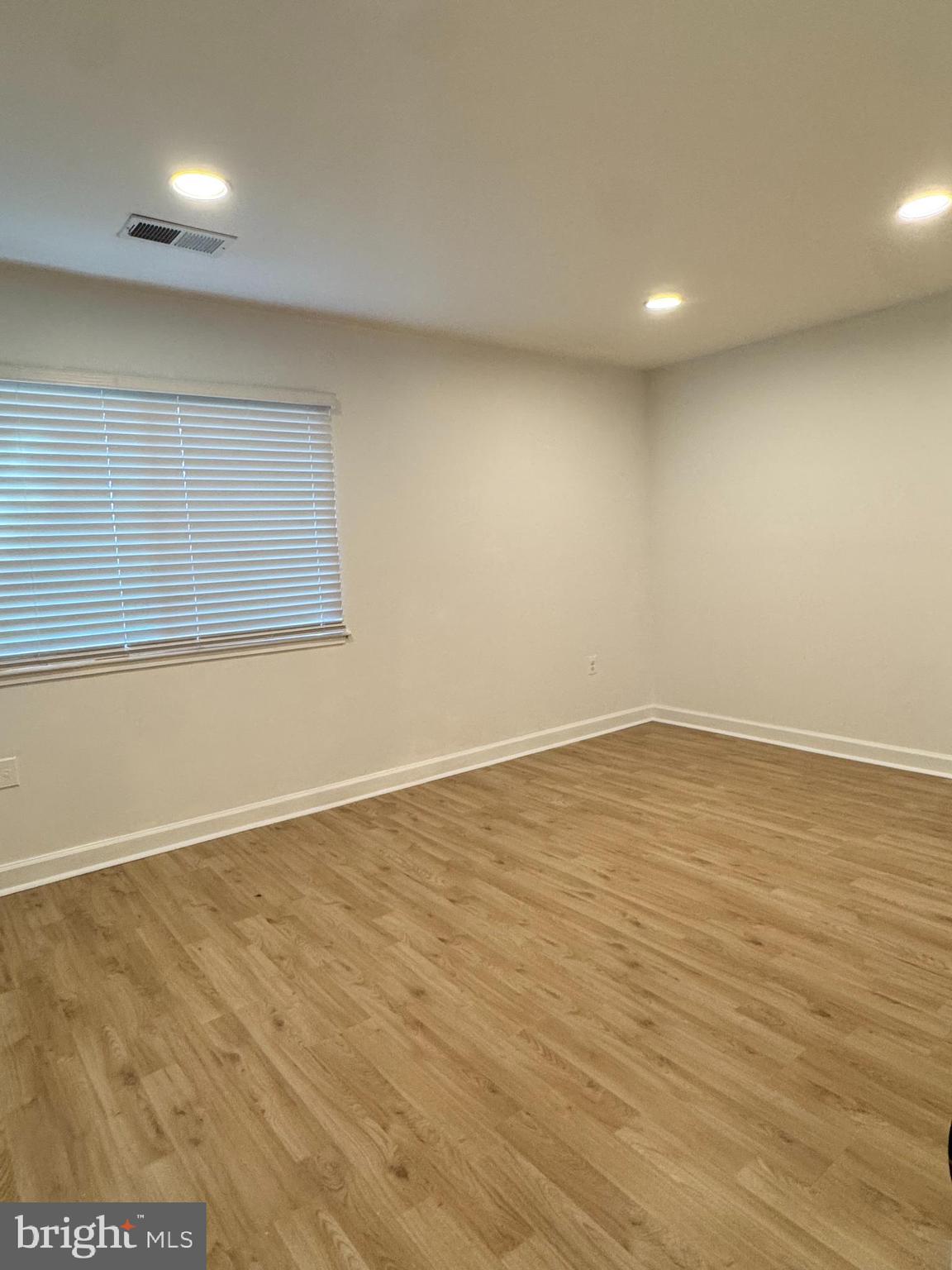 FARMINGDALE - Residential