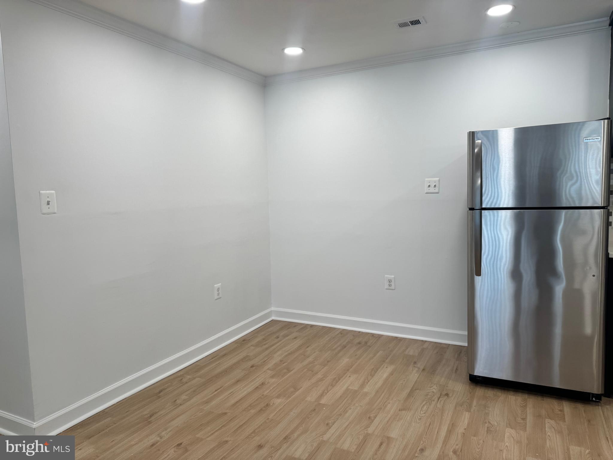 FARMINGDALE - Residential