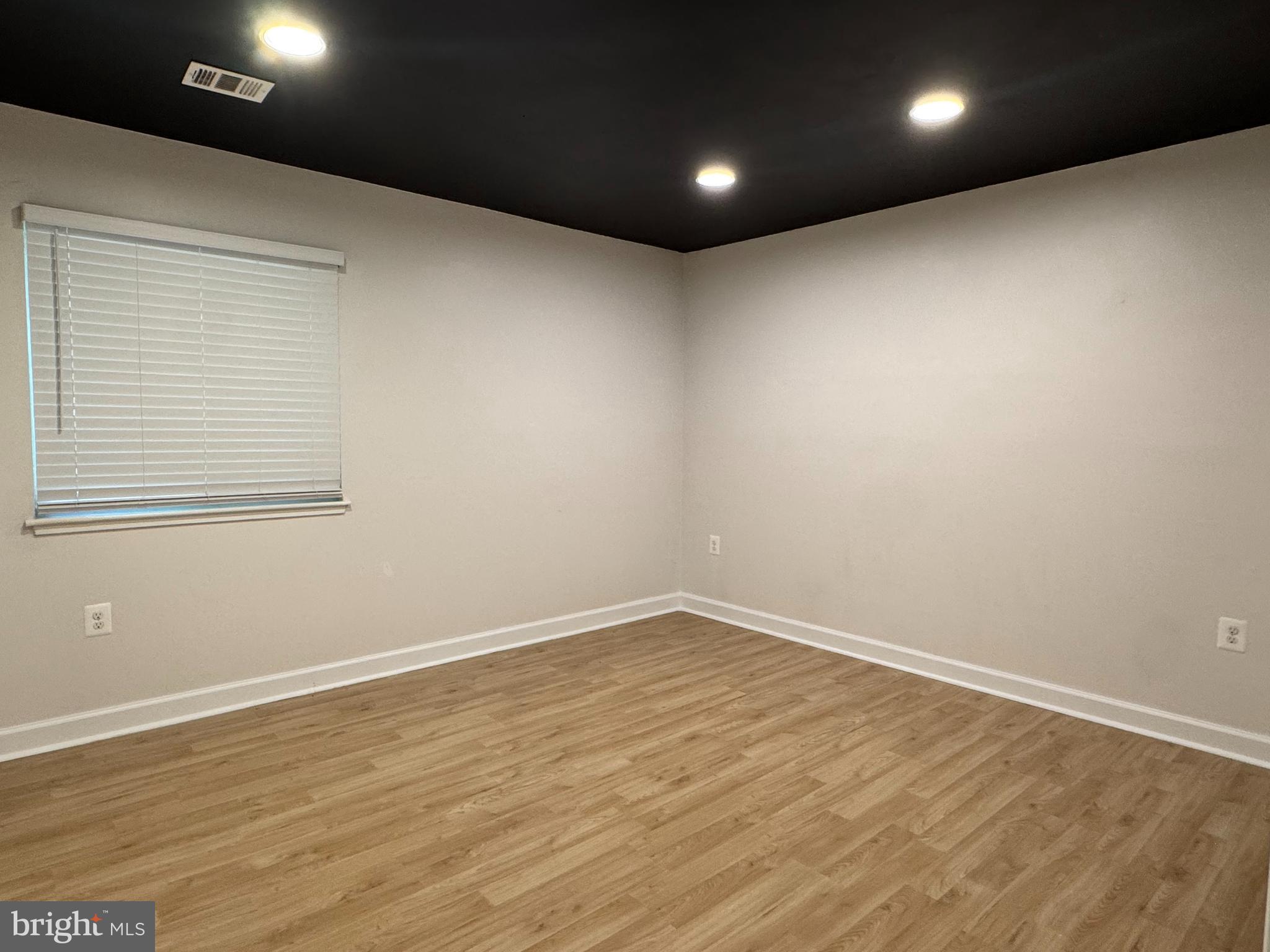 FARMINGDALE - Residential