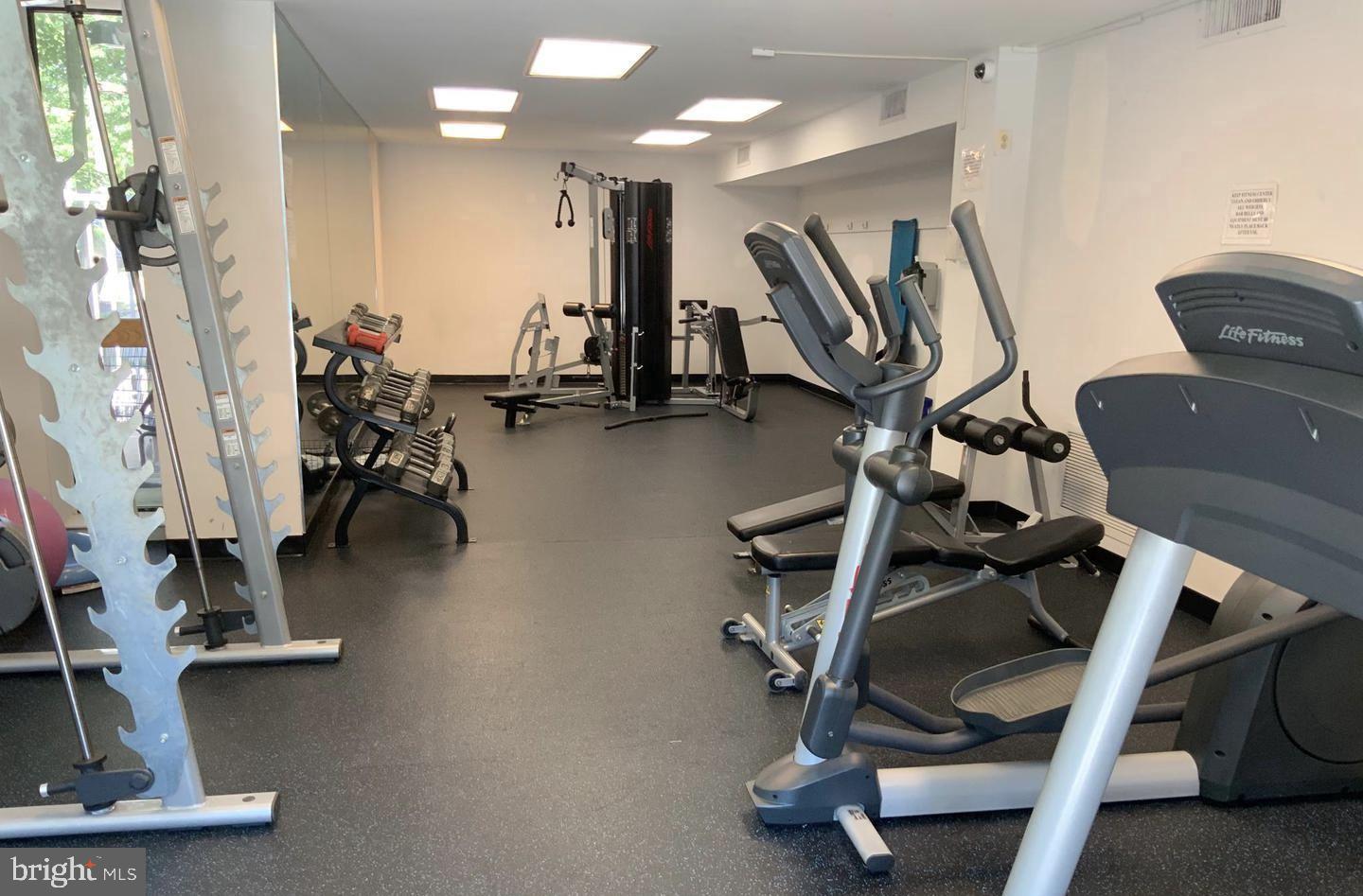 FARMINGDALE - Residential