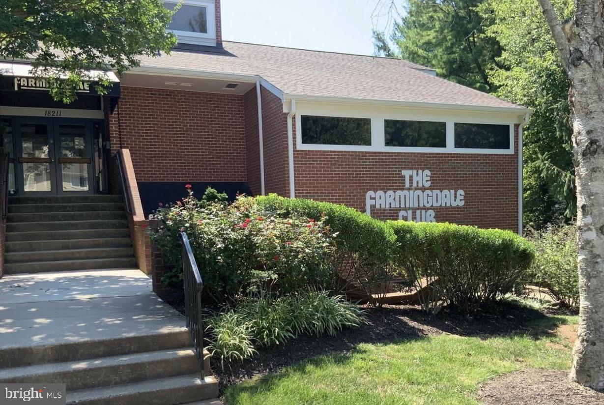 FARMINGDALE - Residential