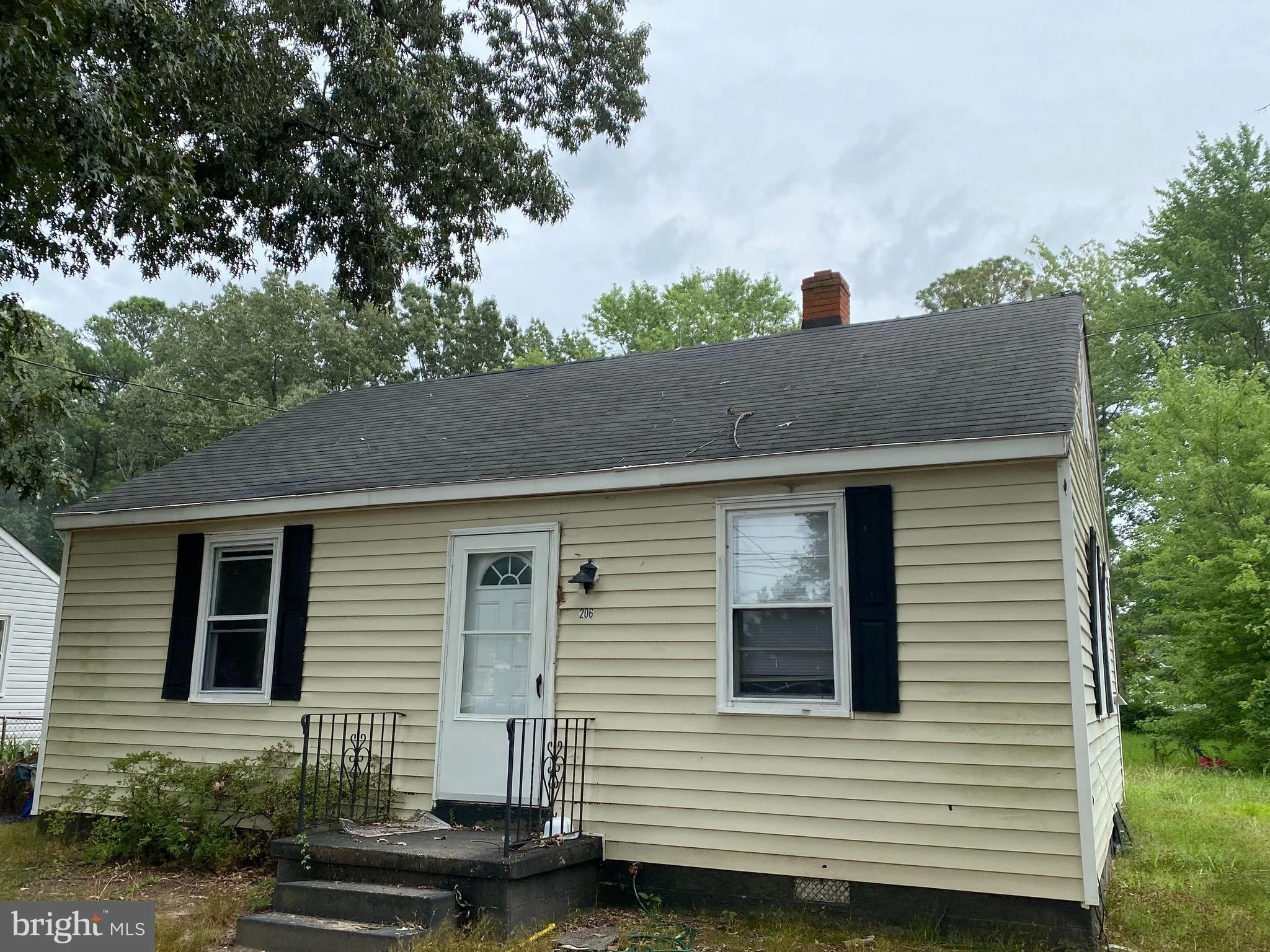206 Locust Avenue, Colonial Beach, VA 22443