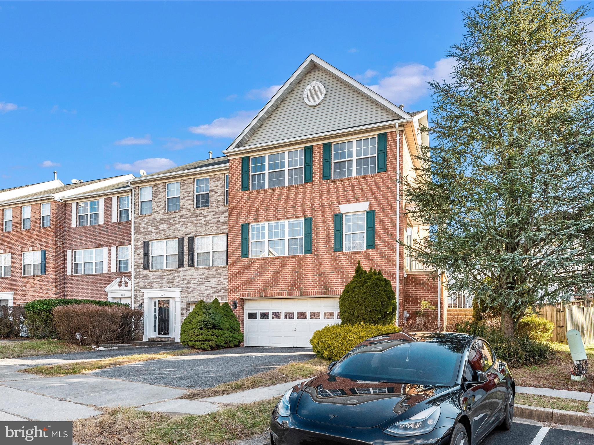 LYONS GATE - Residential