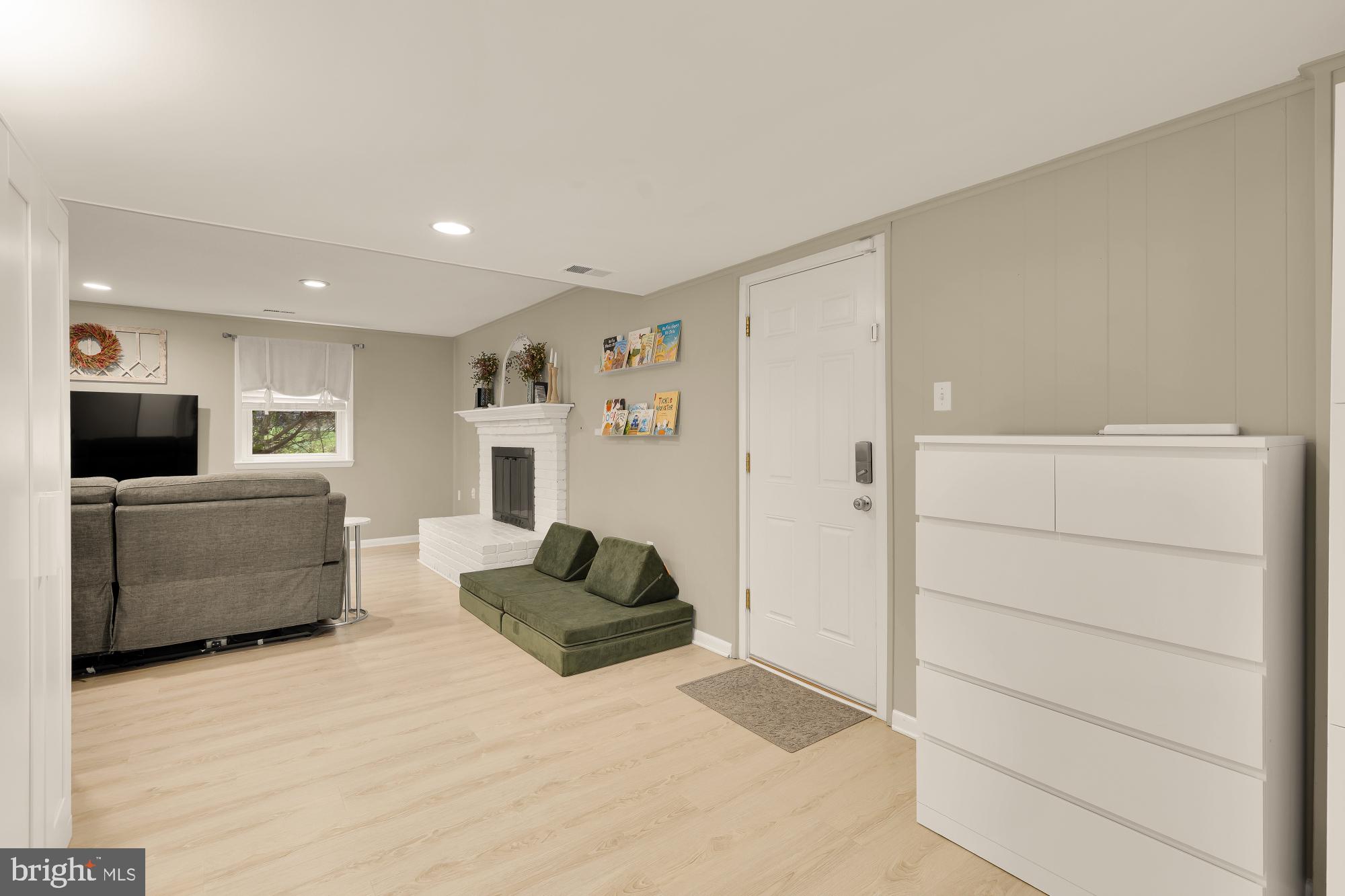 RESTON - Residential