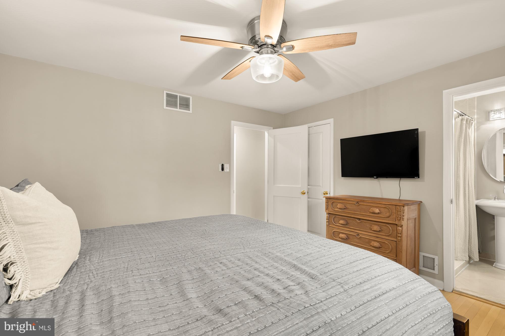 RESTON - Residential