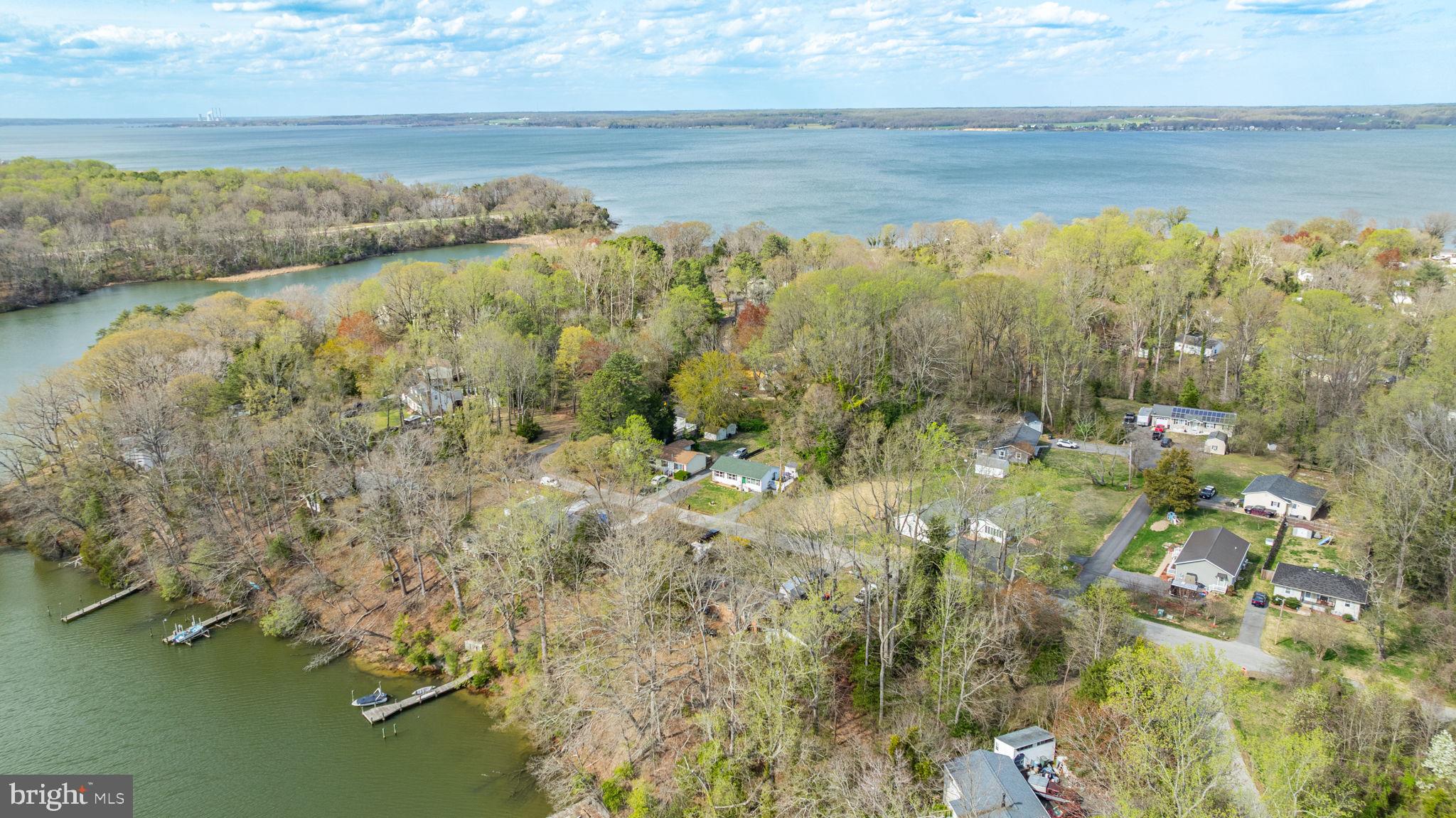 HOLLYWOOD SHORES - Residential