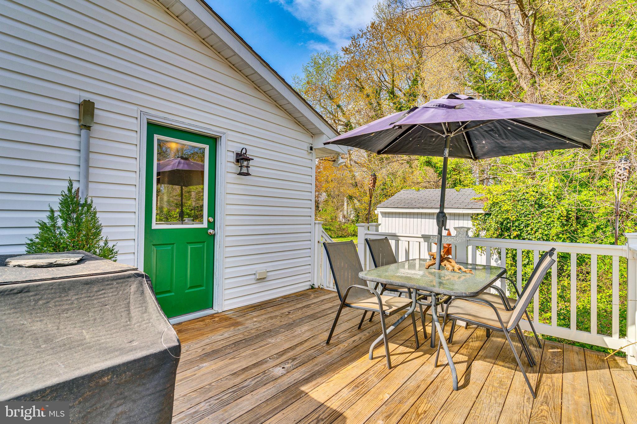 HOLLYWOOD SHORES - Residential