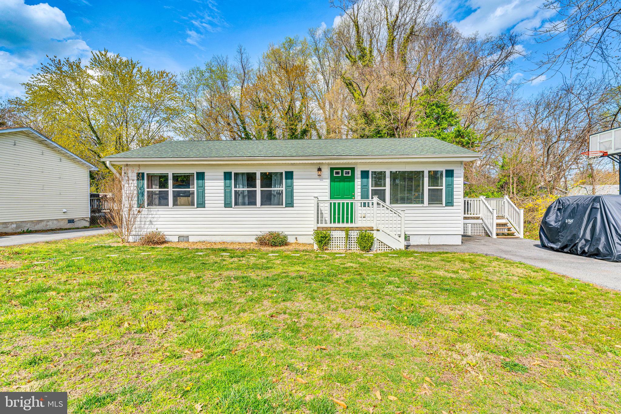 HOLLYWOOD SHORES - Residential