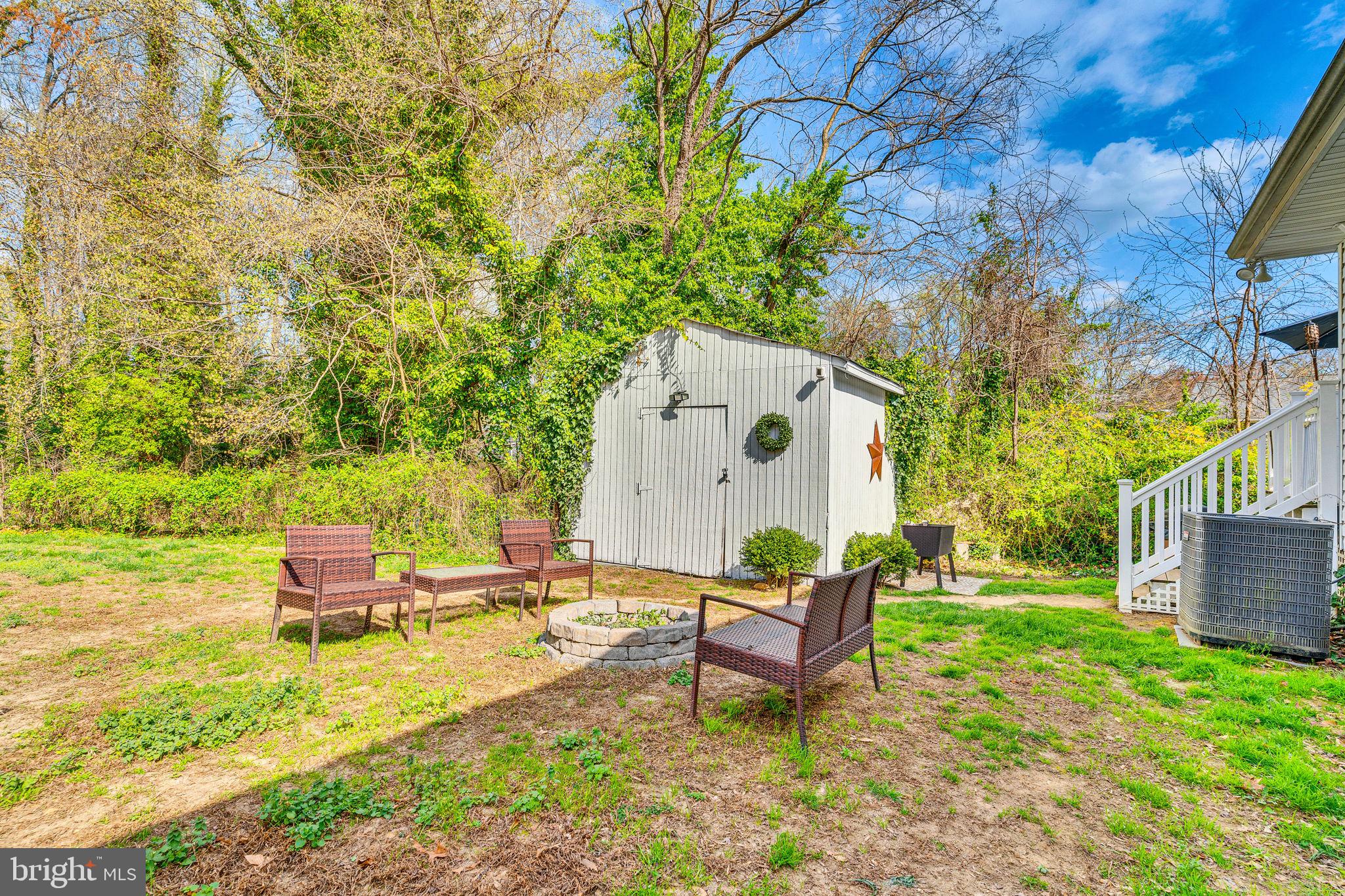 HOLLYWOOD SHORES - Residential