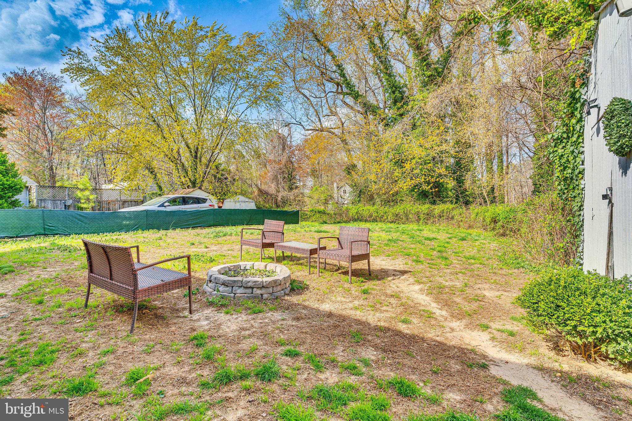 HOLLYWOOD SHORES - Residential