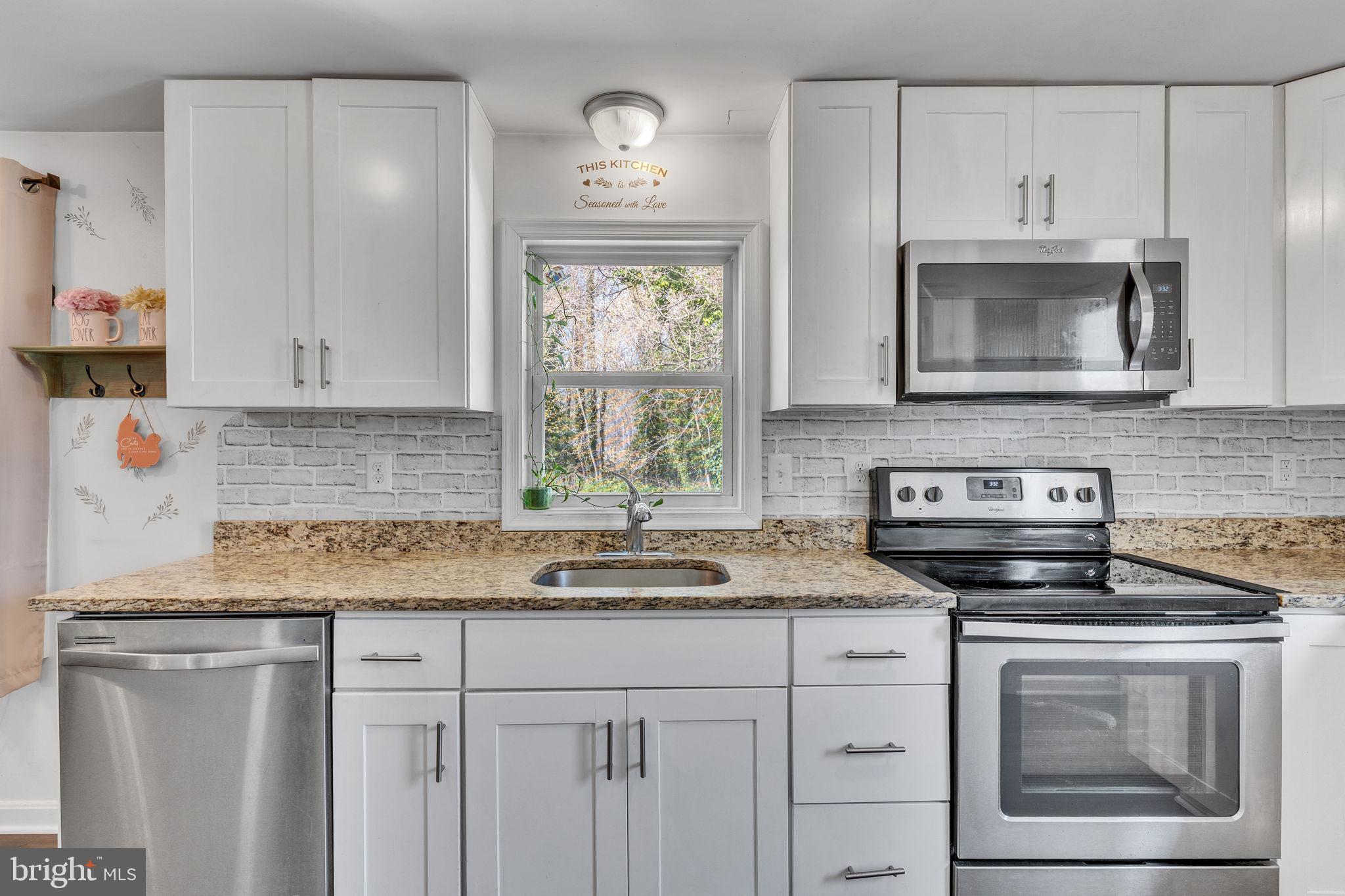 HOLLYWOOD SHORES - Residential