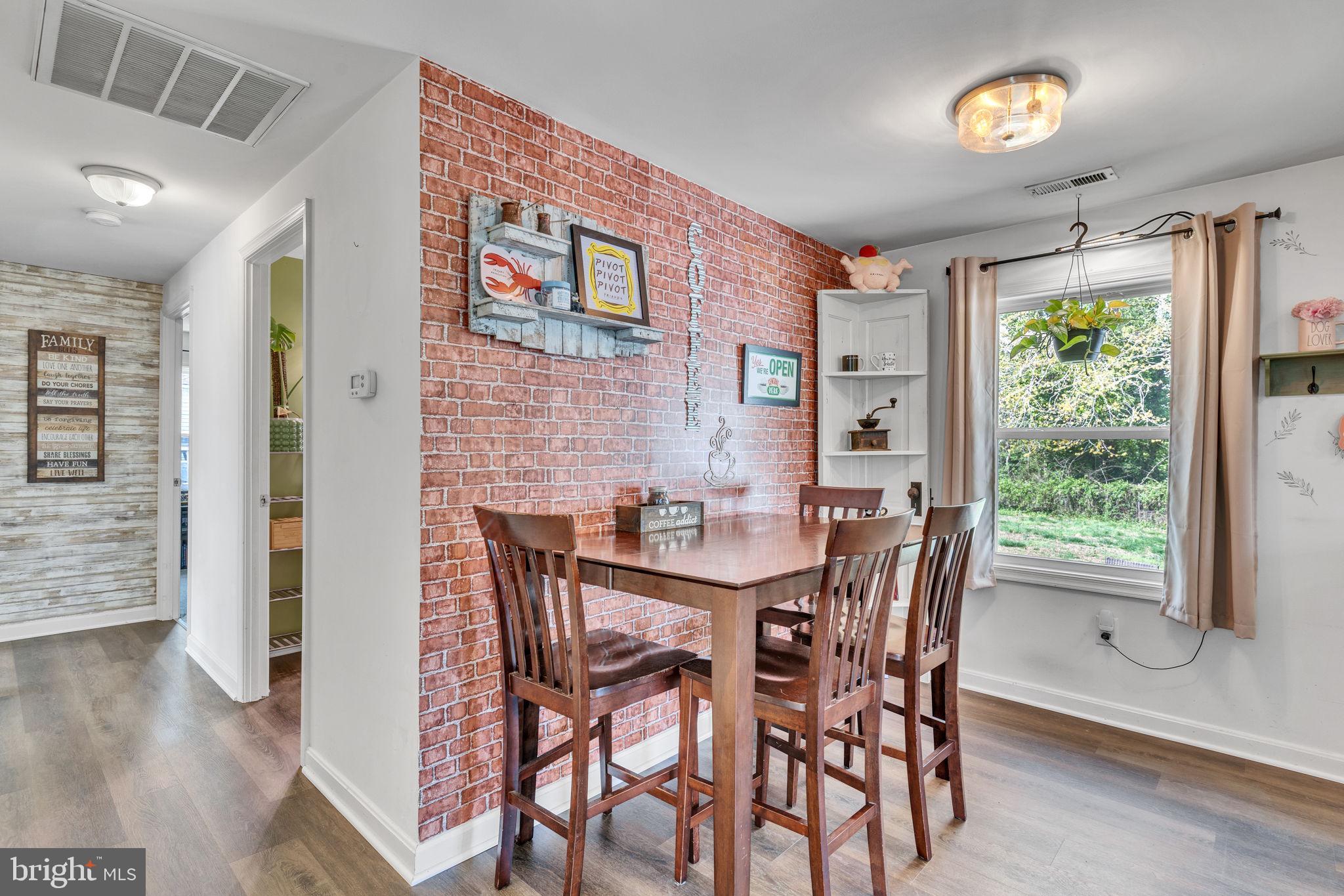 HOLLYWOOD SHORES - Residential