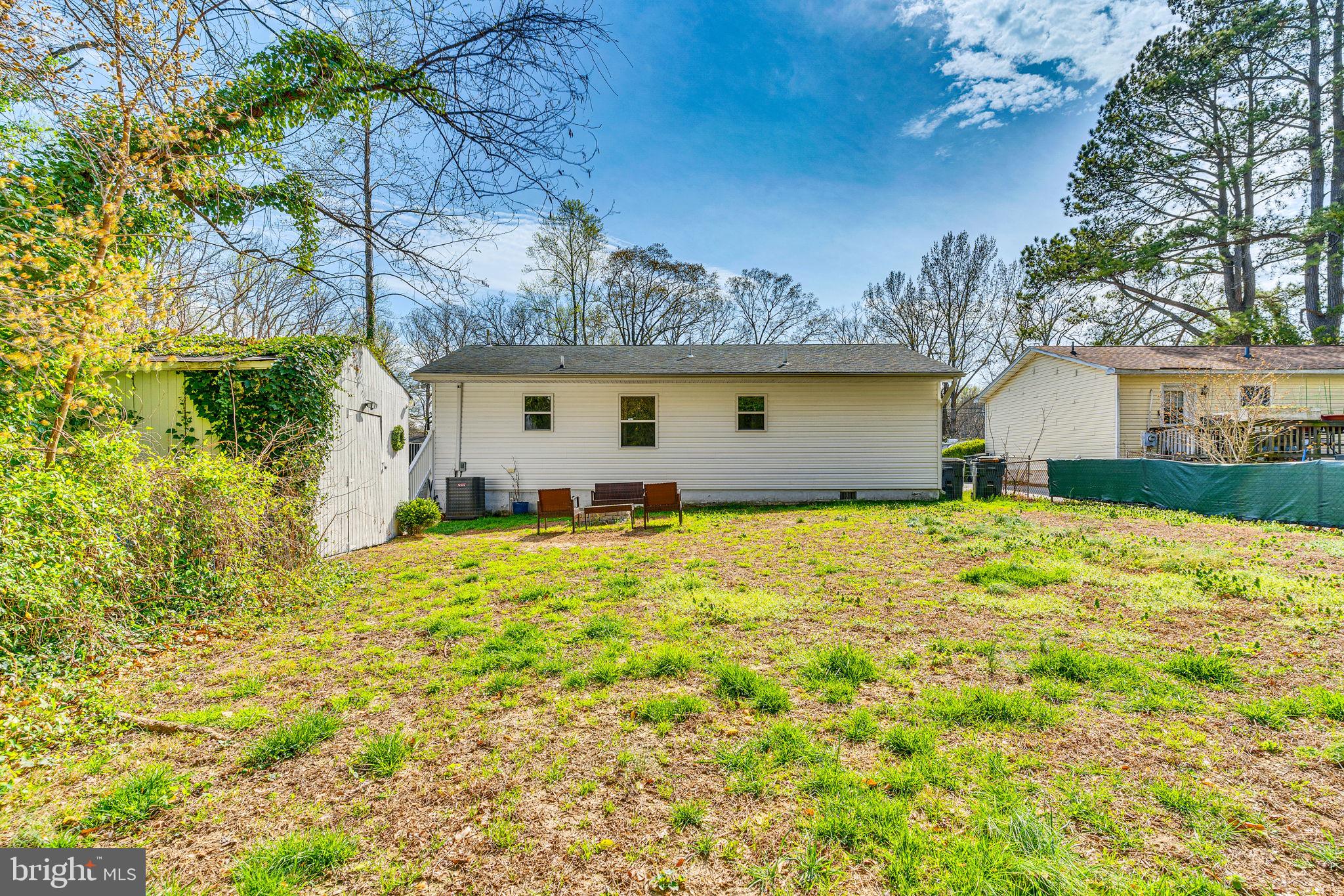 HOLLYWOOD SHORES - Residential