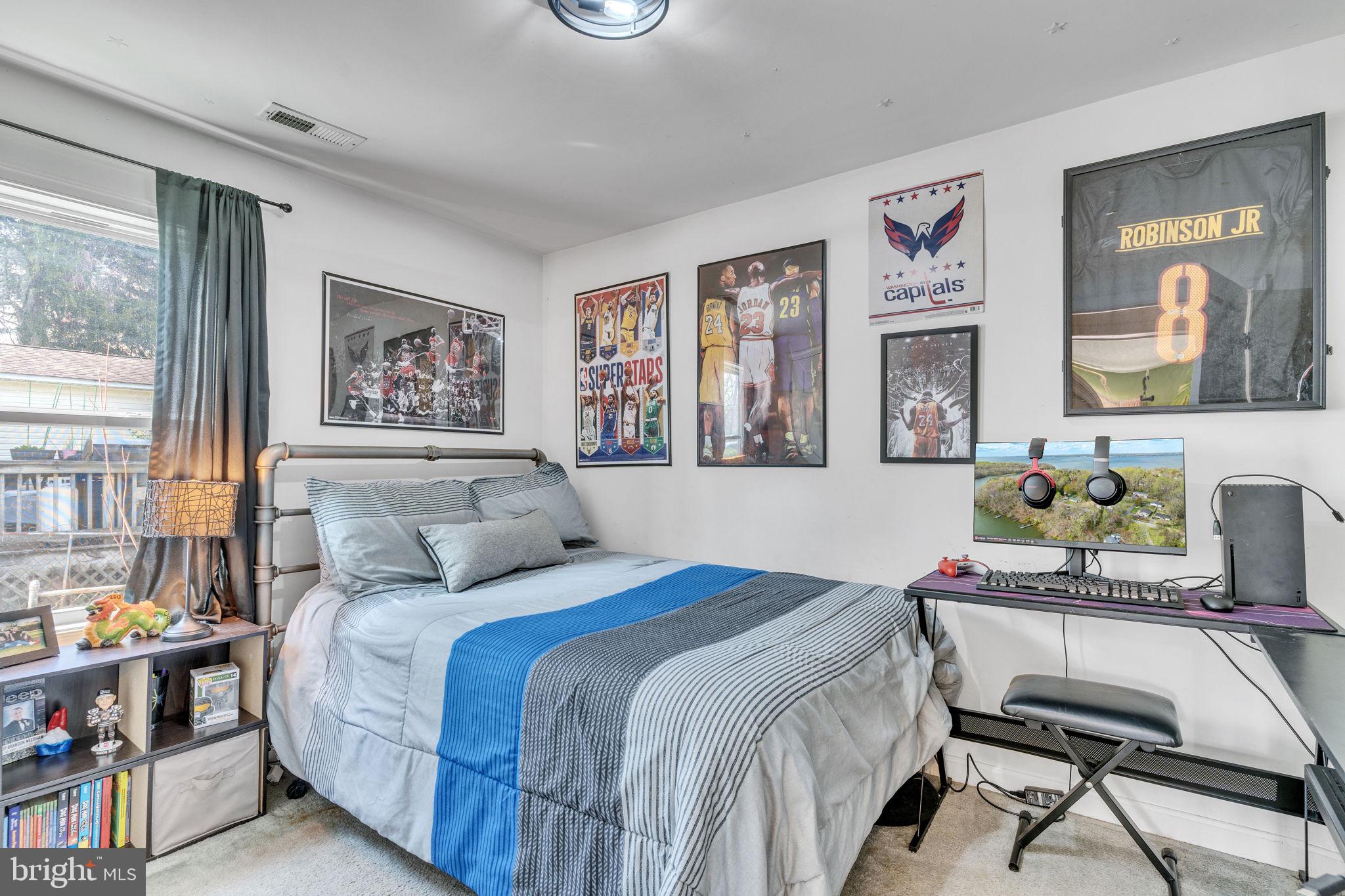 HOLLYWOOD SHORES - Residential