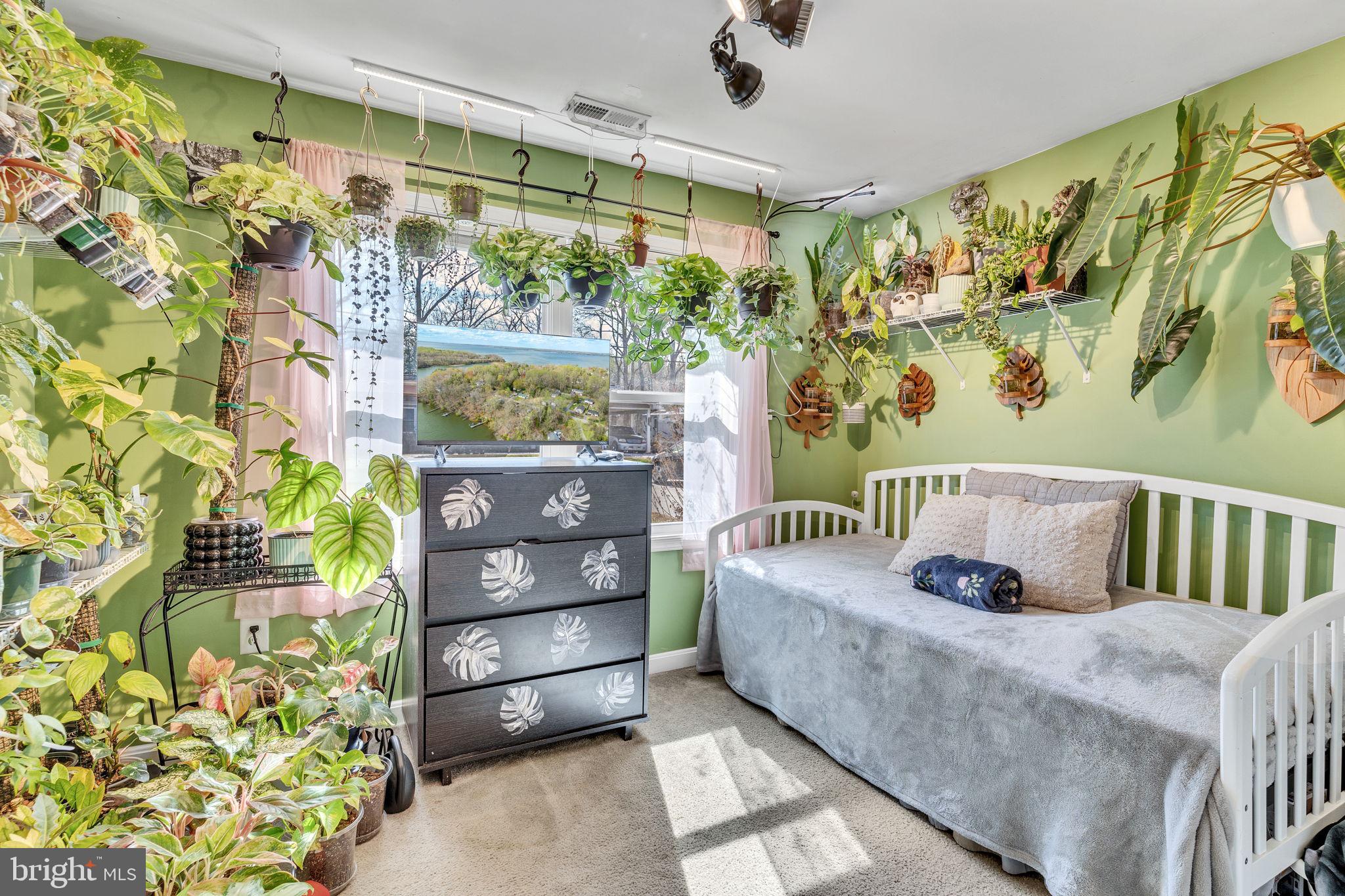 HOLLYWOOD SHORES - Residential