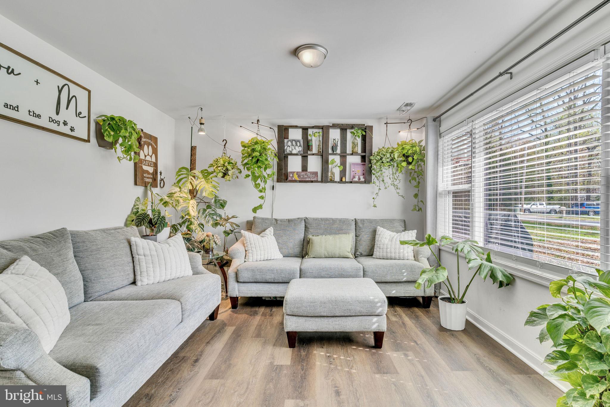 HOLLYWOOD SHORES - Residential