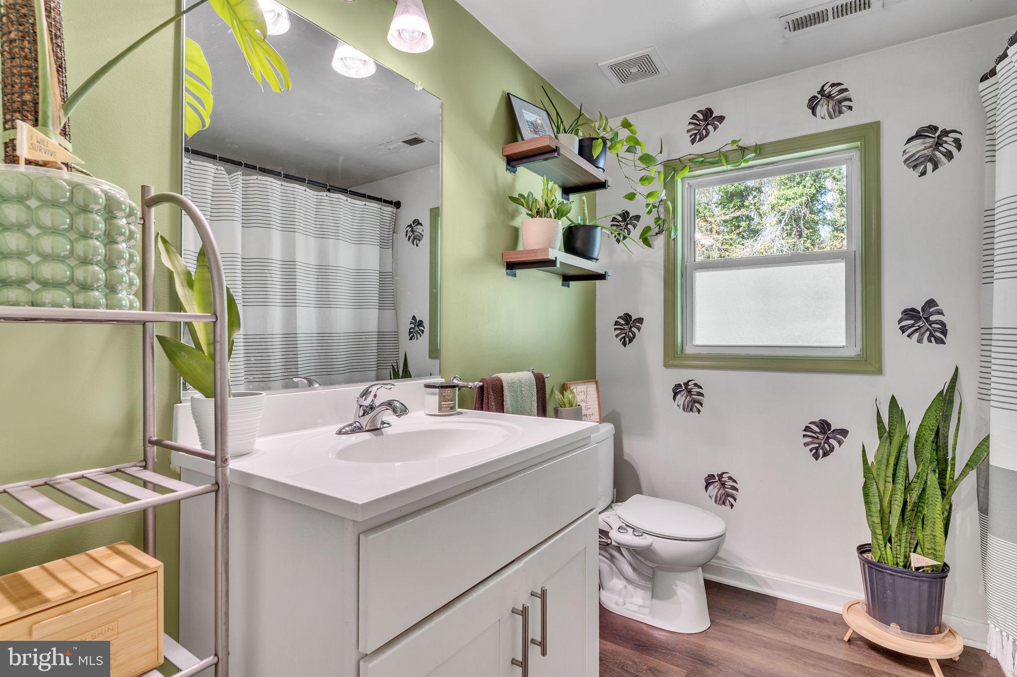 HOLLYWOOD SHORES - Residential