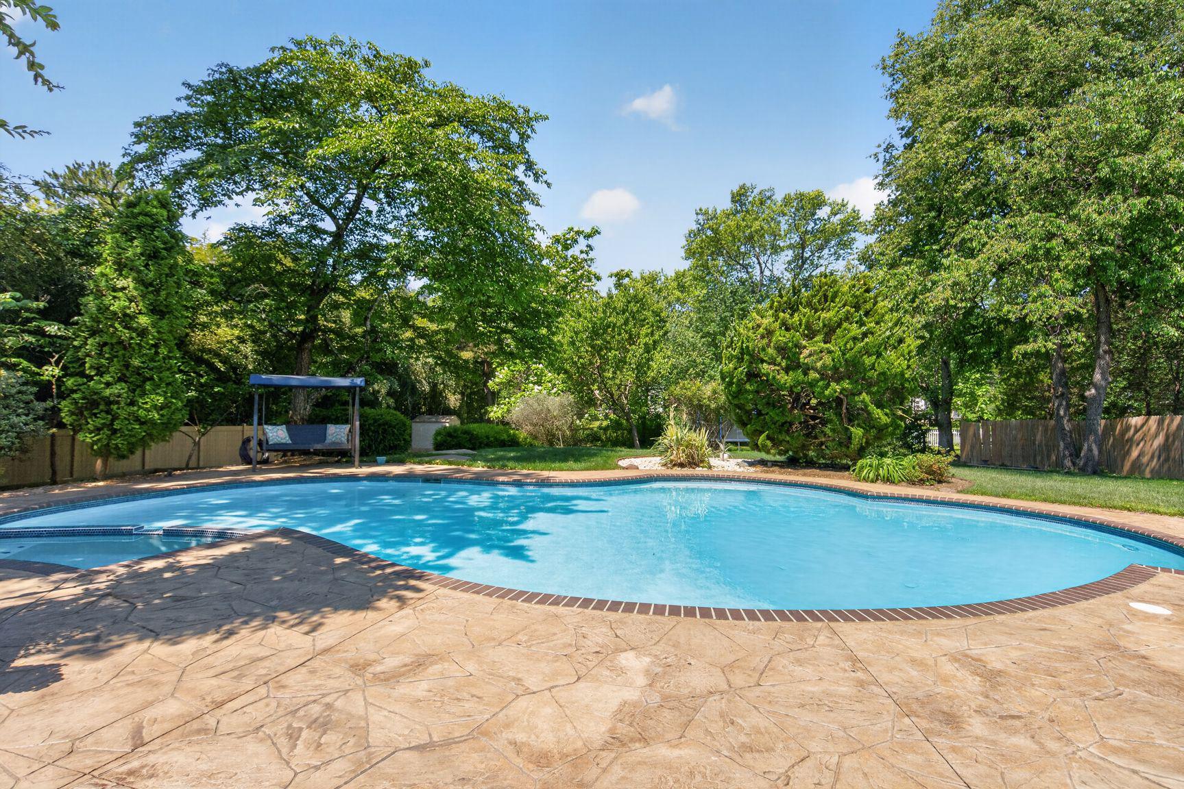 PINECREST - Residential