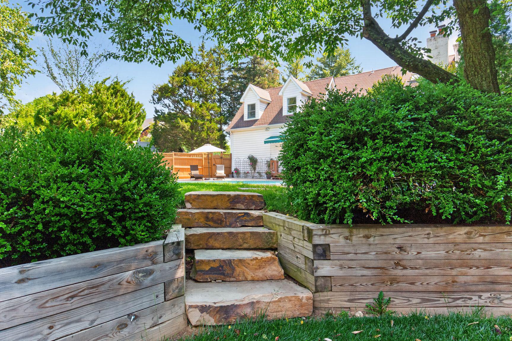 PINECREST - Residential