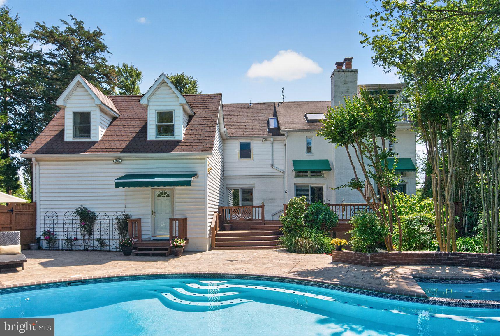 PINECREST - Residential