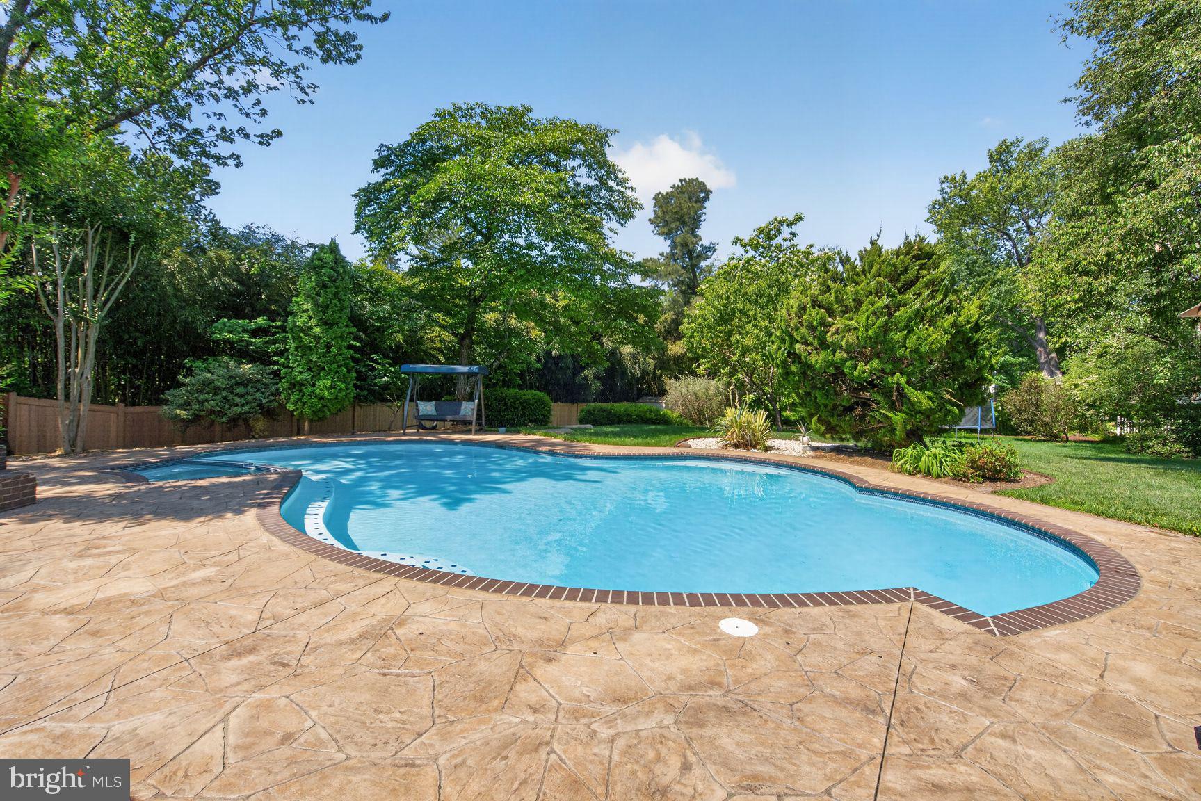 PINECREST - Residential