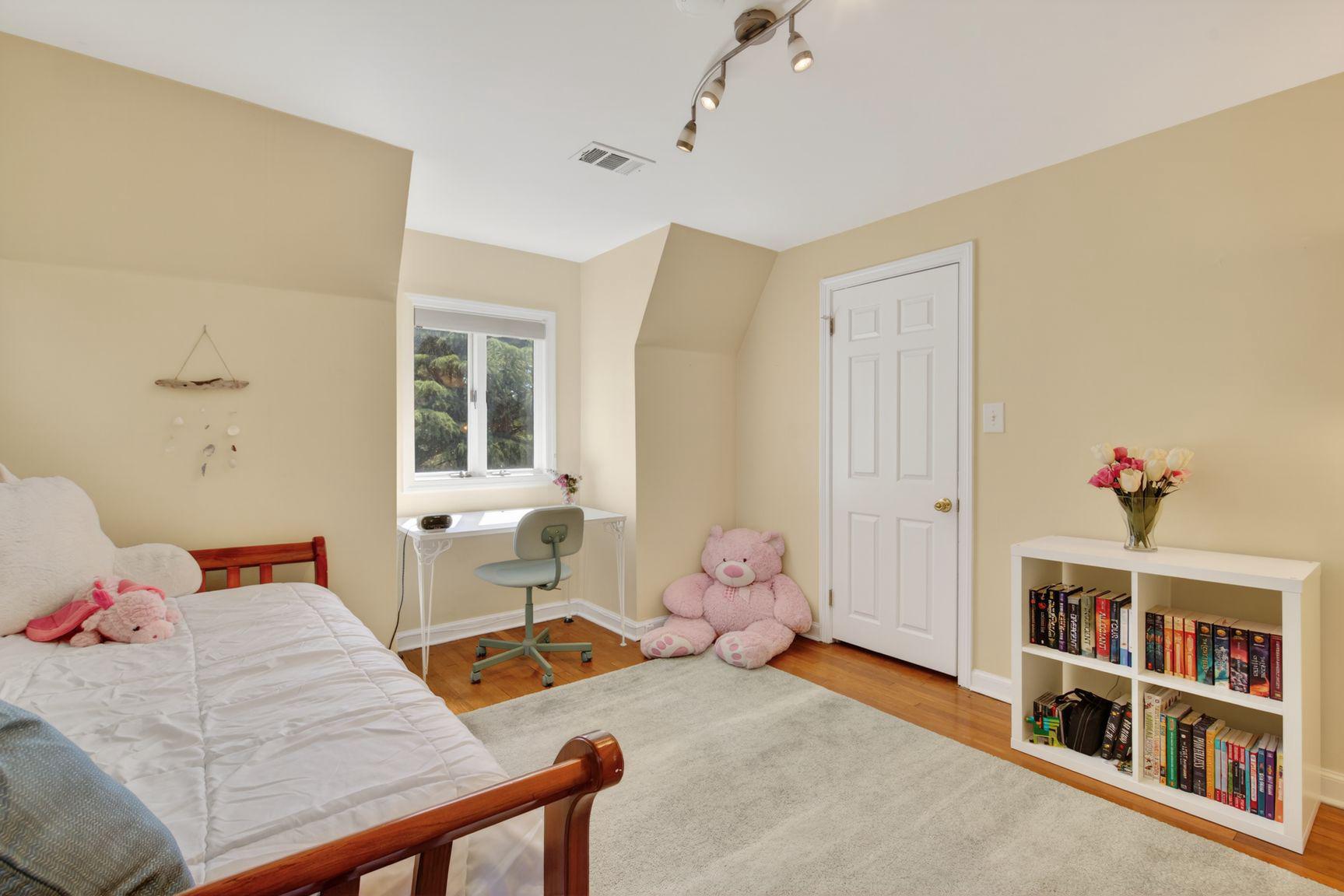 PINECREST - Residential