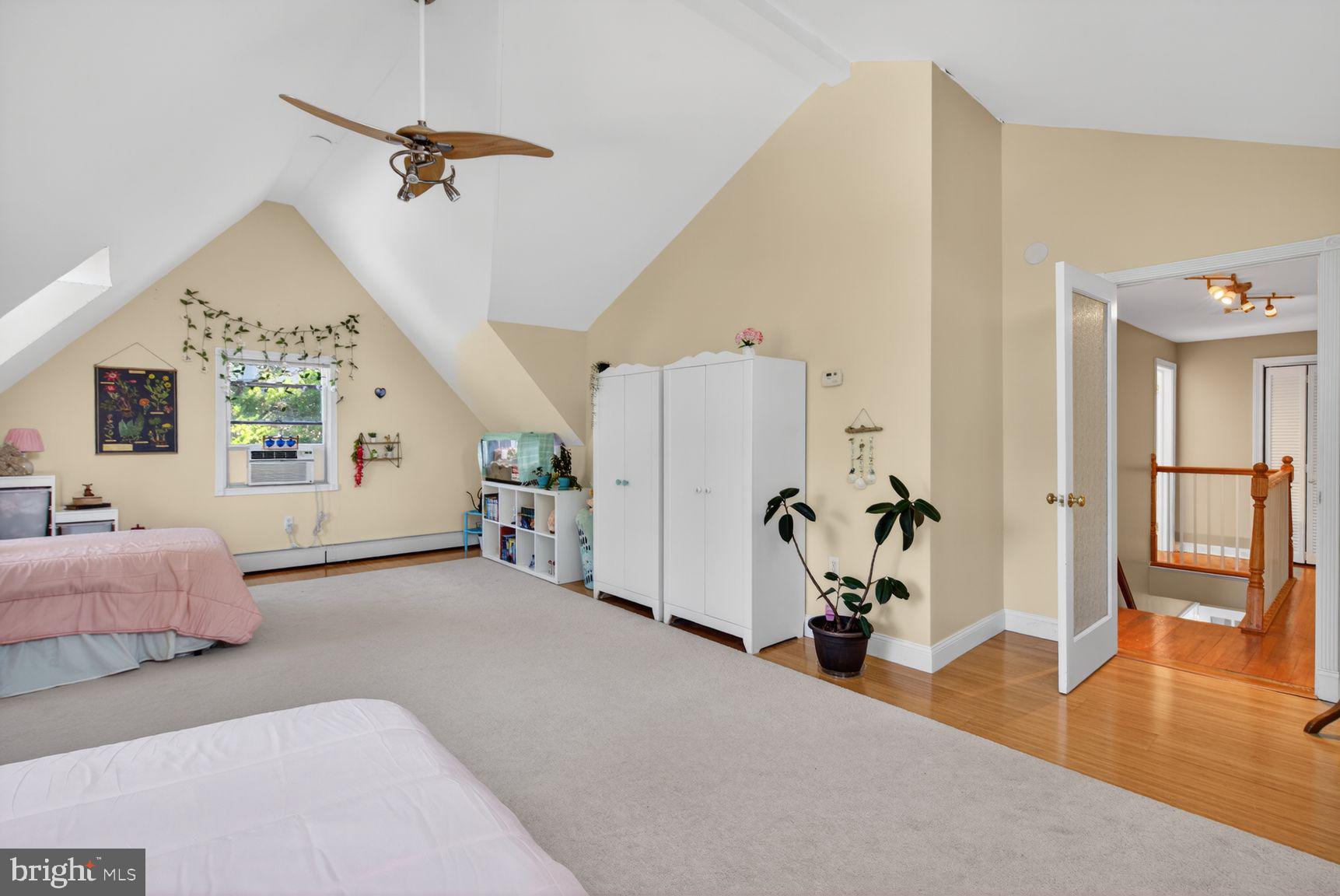 PINECREST - Residential