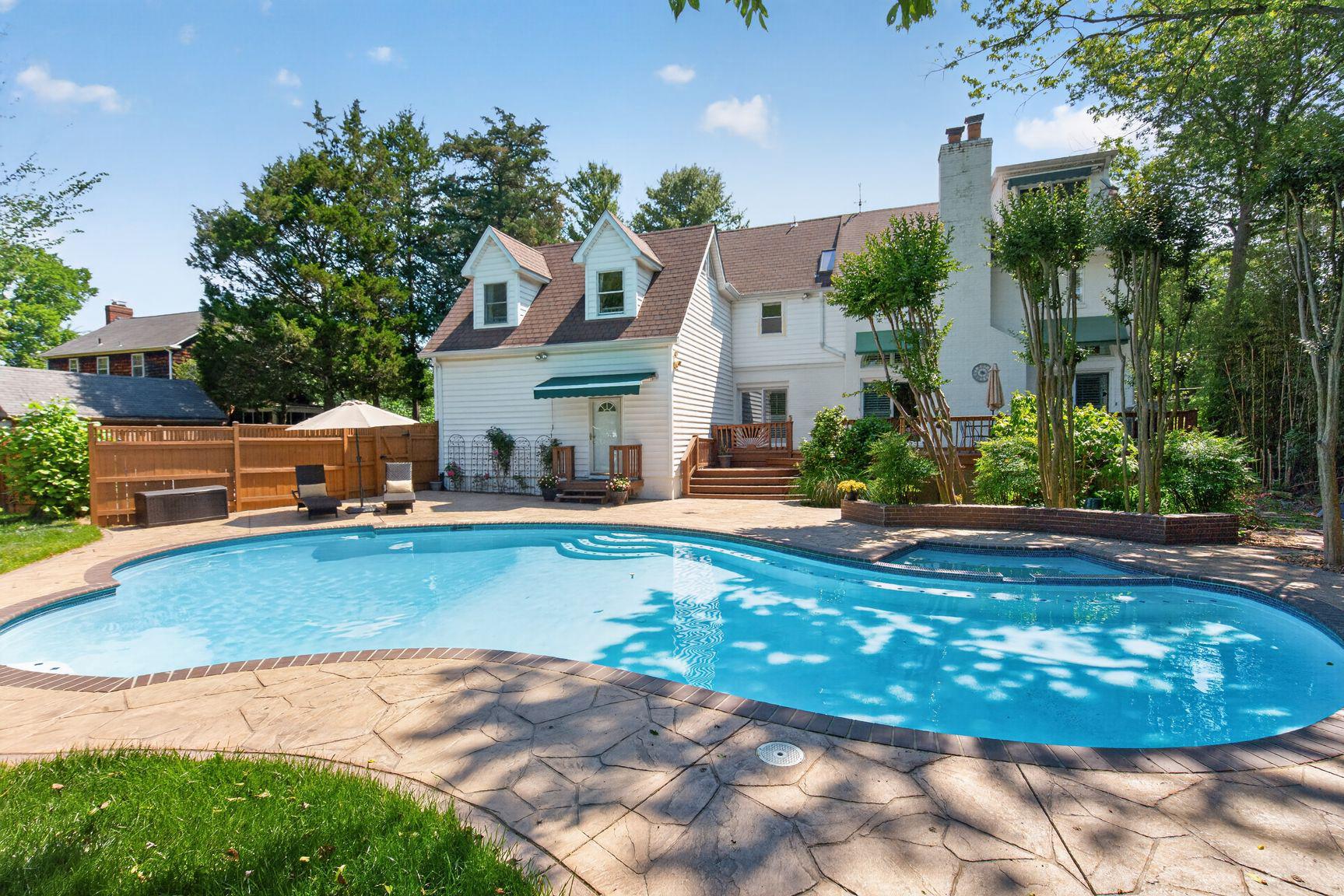 PINECREST - Residential