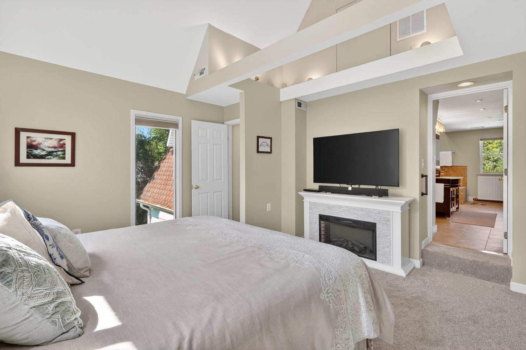 PINECREST - Residential