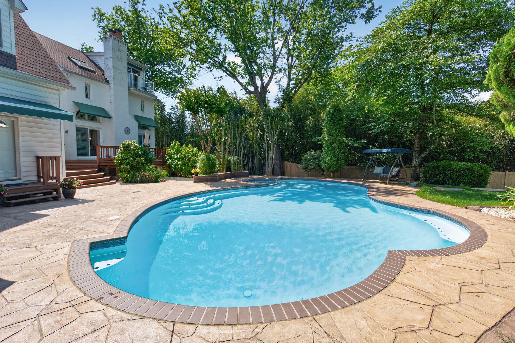 PINECREST - Residential