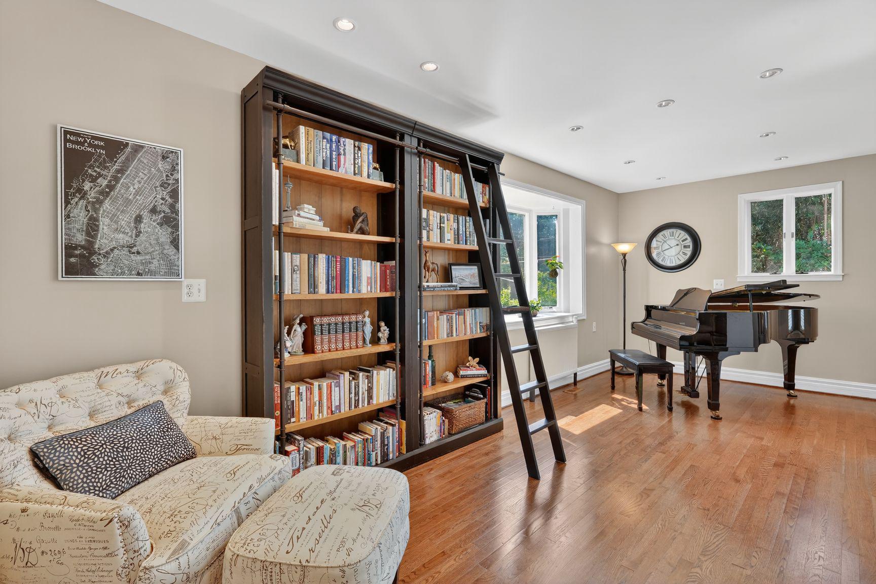 PINECREST - Residential