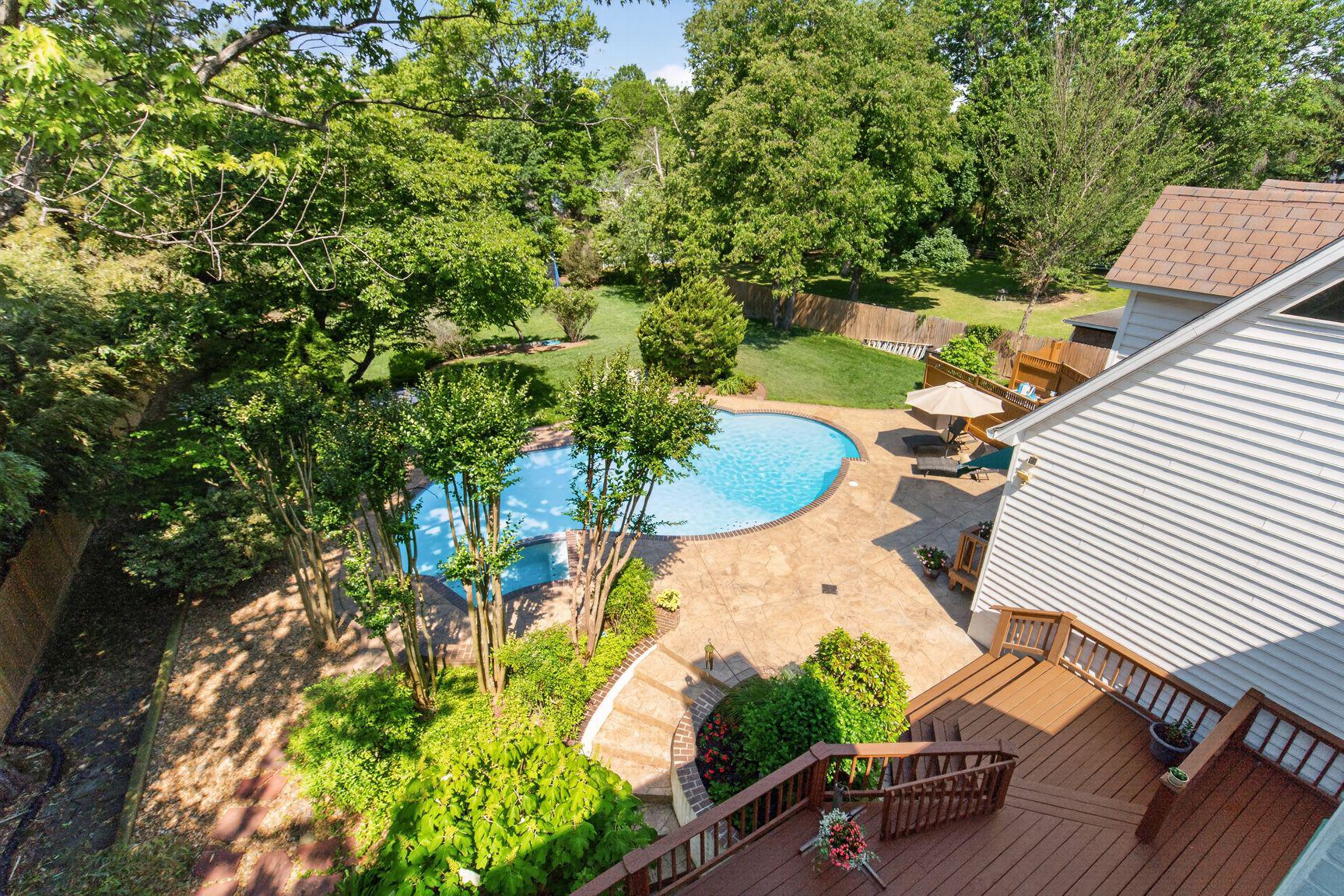 PINECREST - Residential