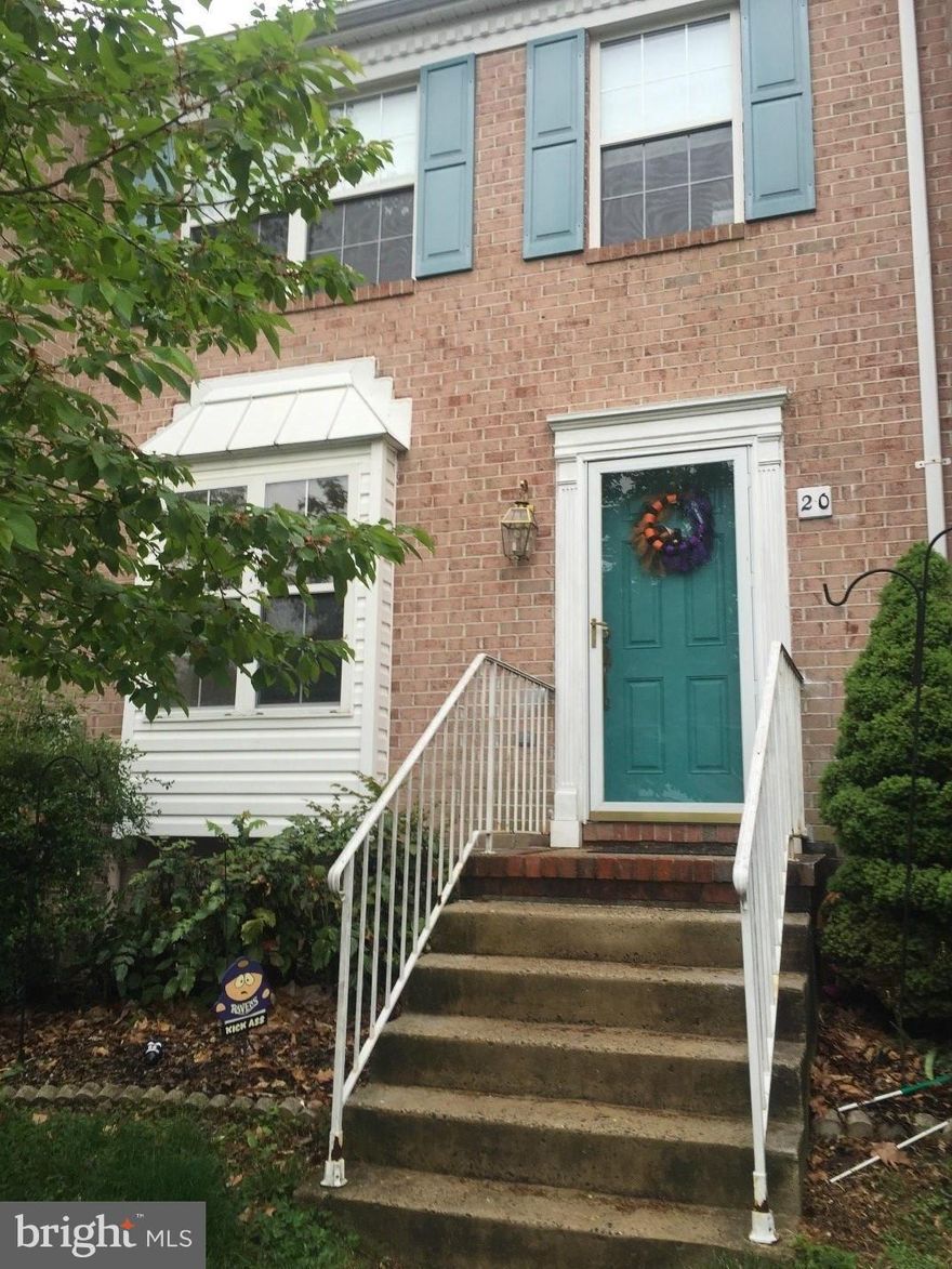 Incredible Value! Great 3 Bedroom/ 2.5 Bath Townhouse Located in Cedarside Farm Featuring an Open Floor Plan and Finished Basement. Main Level Flows w/ Breakfast Bar Separating Kitchen and Spacious Dining/ Living Room..House Backs to Protected Wildlife Sanctuary.