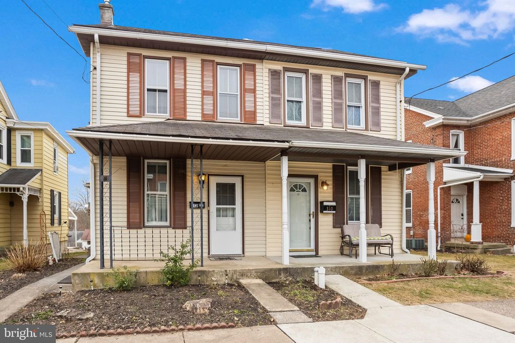 Photo of 312 E Park Street, ELIZABETHTOWN, PA 17022 (MLS # PALA2065770)