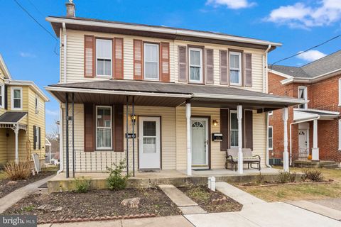 Photo of 312 E Park Street, ELIZABETHTOWN, PA 17022 (MLS # PALA2065770)