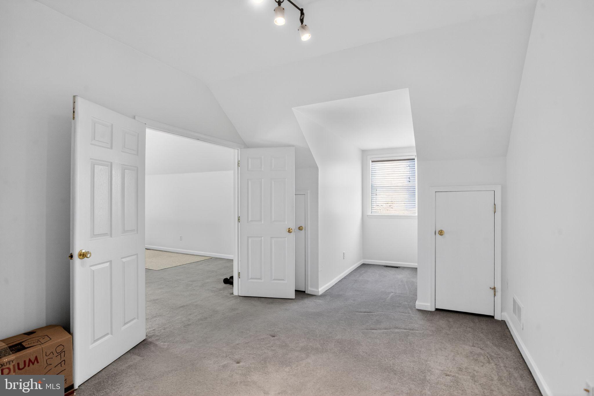 BELLE AIRE - Residential