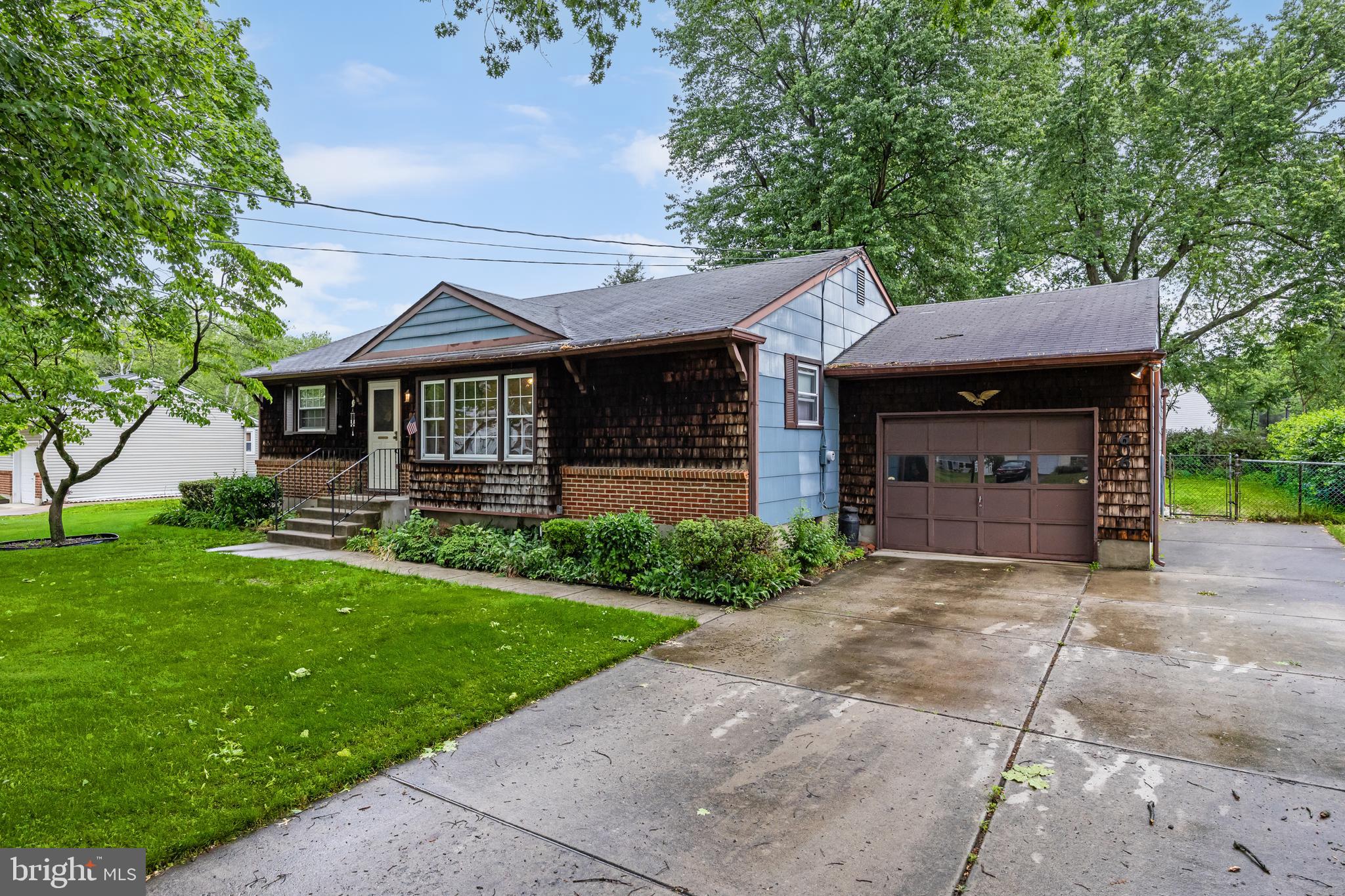606 HAMILTON DRIVE